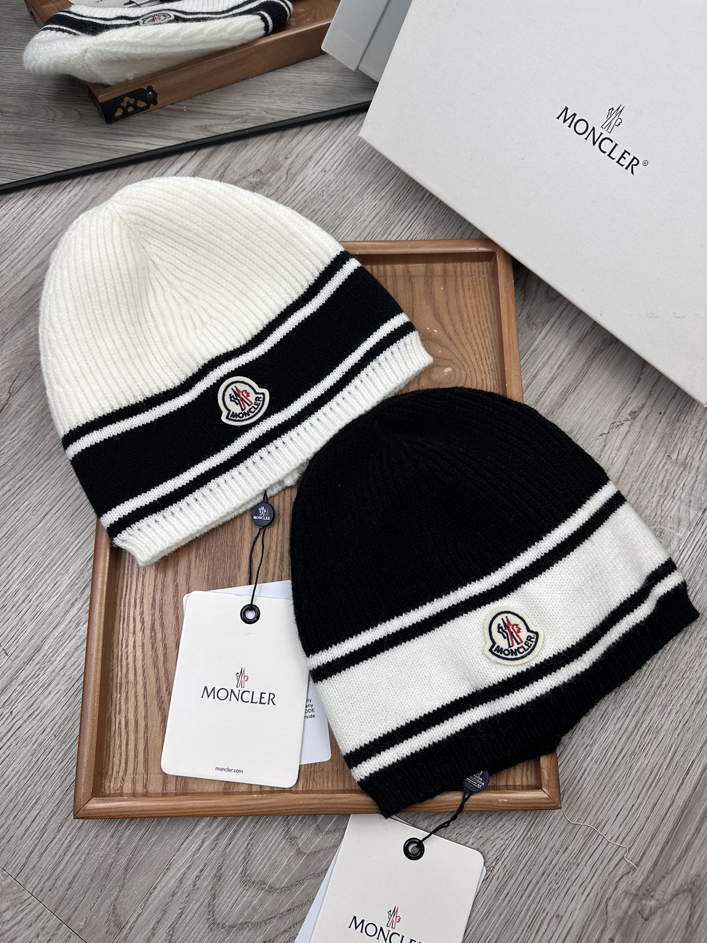 NO:212386,Special offer. Cover. Welfare deal!  !  [Fine wool knit single hat] The new model is on the shelves, a series of hats with fine wool fabric. The density is tight!  The wool knitted fabric feels comfortable and breathable!  The style is novel and unique!  A must-have item on the street, age-reducing and fashionable, very generous!  The hat looks very good!  And the price is very beautiful!  It is a very good item to give to others for your own use!  !  Complete trademark tags!  !  There are many styles and colors!  Hat Fisherman Hat Baseball Hat Knitted Hats, Hats, Moncler, espadrilles, hats19860909特价.蒙口.福利特惠！！【细毛线针织单帽】新款上架,特别实惠的一个系列帽子,面料细毛线.密度紧致！毛线针织面料手感舒适透气性好！款式新颖别致！出街必备单品,减龄又时尚,非常大方！帽型特别好看！而且价格非常美丽！送人自用都是非常不错的一款单品哦！！商标吊牌齐全！！款式多多,颜色多多！帽子渔夫帽棒球帽针织帽,帽子,Moncler,espadrilles,hats,hat