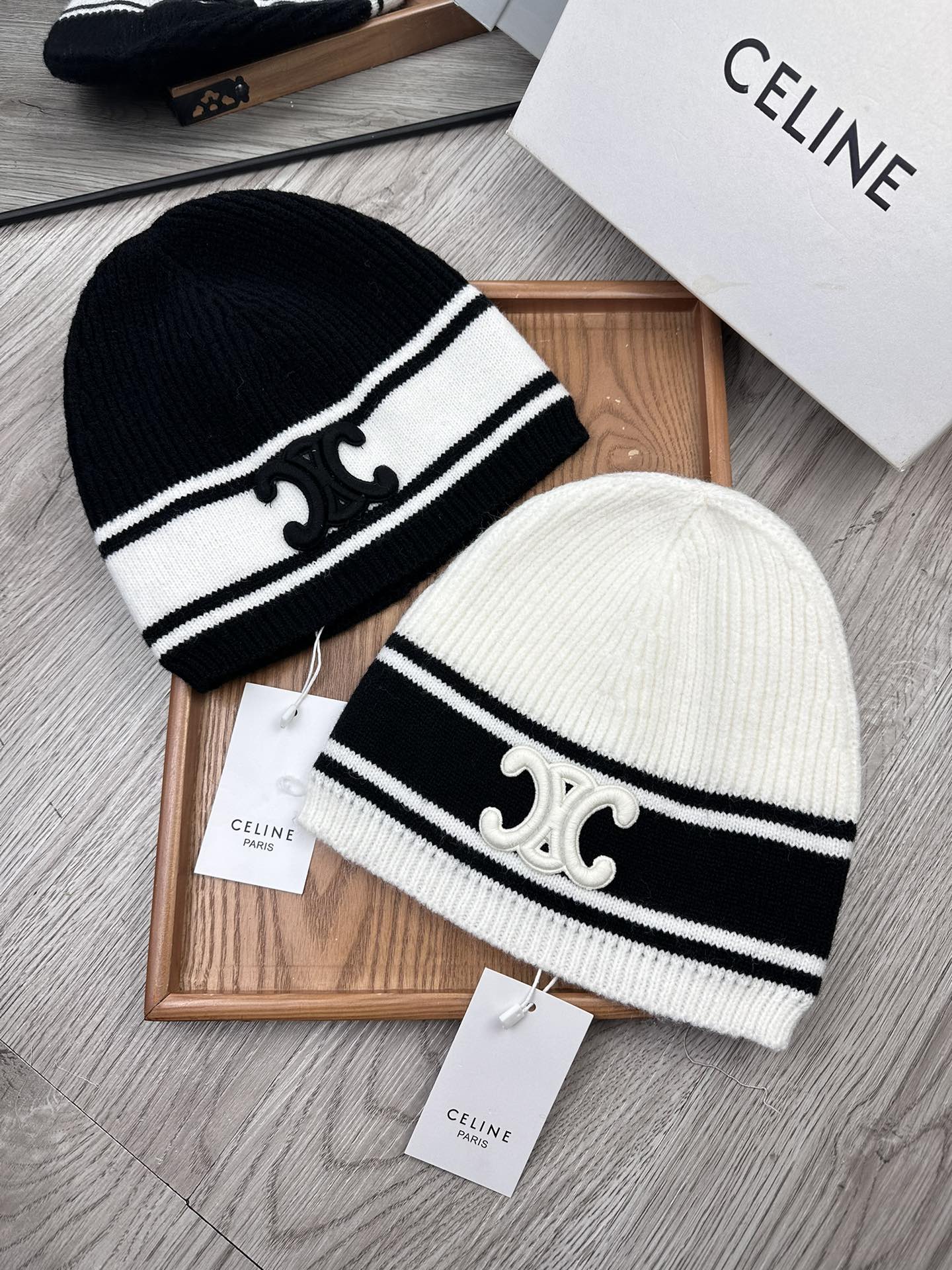 NO:212390,Special offer. Cover. Welfare deal!  !  [Fine wool knit single hat] The new model is on the shelves, a series of hats with fine wool fabric. The density is tight!  The wool knitted fabric feels comfortable and breathable!  The style is novel and unique!  A must-have item on the street, age-reducing and fashionable, very generous!  The hat looks very good!  And the price is very beautiful!  It is a very good item to give to others for your own use!  !  Complete trademark tags!  !  There are many styles and colors!  Hat Fisherman Hat Baseball Hat Knitted Hats, Hats, Moncler, espadrilles, hats19860909特价.蒙口.福利特惠！！【细毛线针织单帽】新款上架,特别实惠的一个系列帽子,面料细毛线.密度紧致！毛线针织面料手感舒适透气性好！款式新颖别致！出街必备单品,减龄又时尚,非常大方！帽型特别好看！而且价格非常美丽！送人自用都是非常不错的一款单品哦！！商标吊牌齐全！！款式多多,颜色多多！帽子渔夫帽棒球帽针织帽,帽子,Moncler,espadrilles,hats,hat