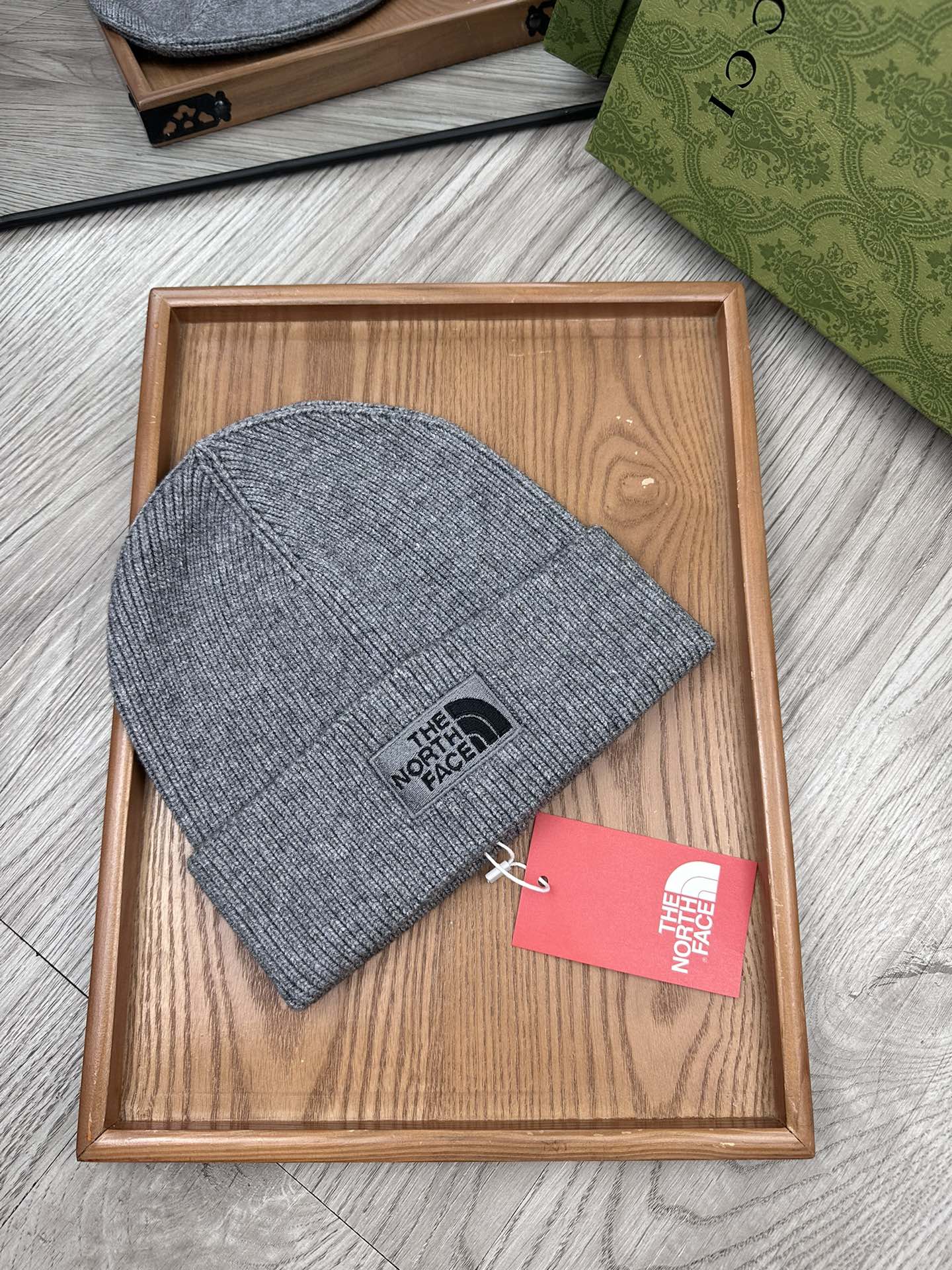 “Stylish and Affordable Men’s Knitted Hat Collection with Thin Hair Fabric” - 图片 4