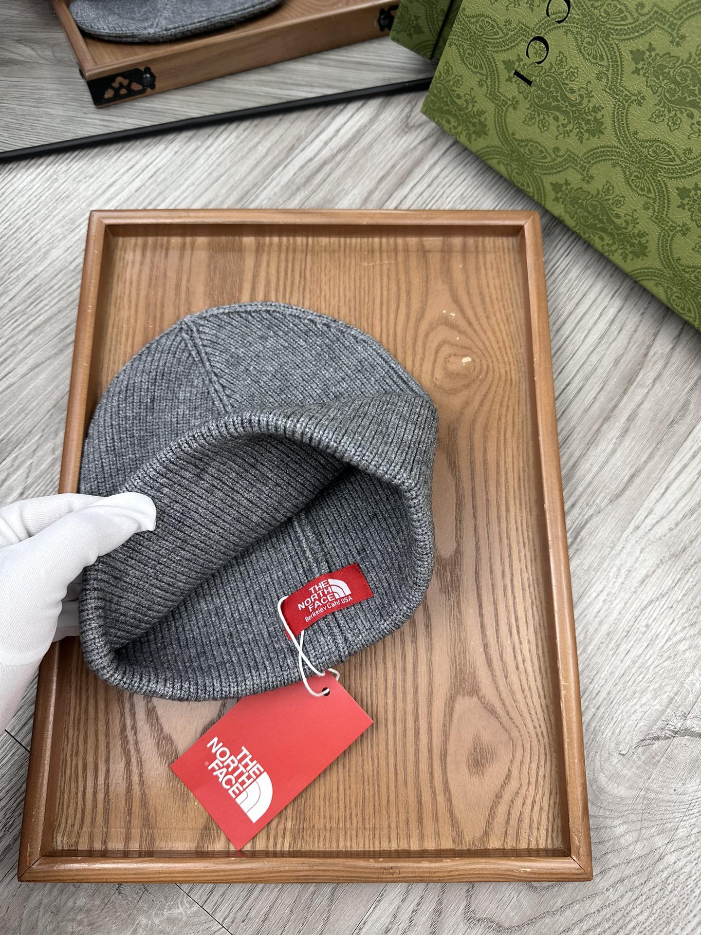 “Stylish and Affordable Men’s Knitted Hat Collection with Thin Hair Fabric” - 图片 8