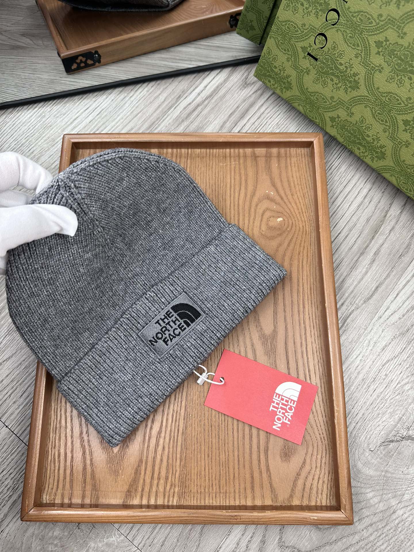 “Stylish and Affordable Men’s Knitted Hat Collection with Thin Hair Fabric” - 图片 5