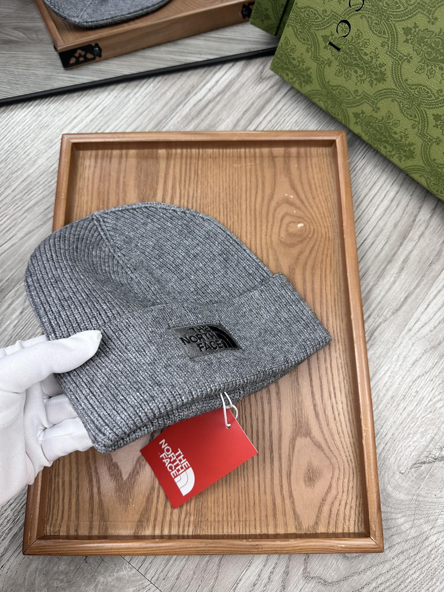 “Stylish and Affordable Men’s Knitted Hat Collection with Thin Hair Fabric” - 图片 9