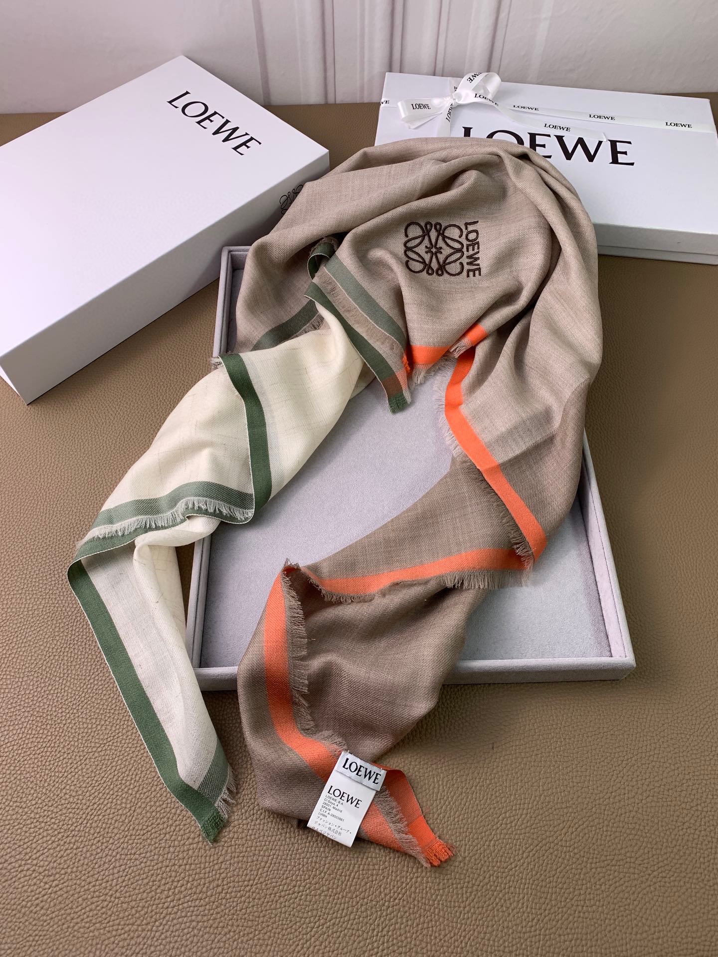 LOEWE2024最新秋冬款出口订单剩余！经典田字形四色拼色,完美对称风格设计自带高贵气场绝对是独有的魅