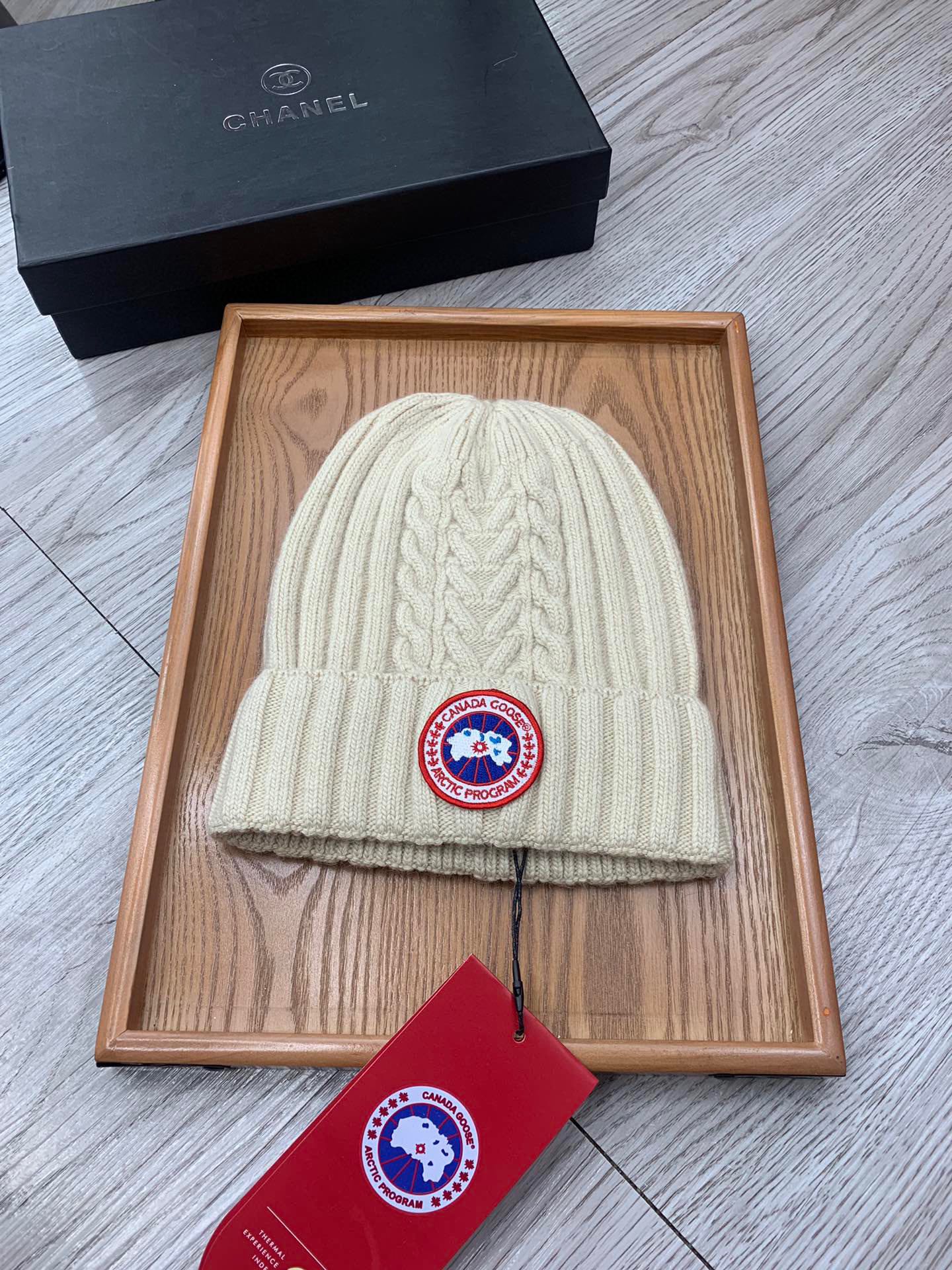 NO:363261,.Canadian Goose. [Wool Single Hat] Customers provide wool!  A precious collection of soul hats!  Guest color yarn is very beautiful!  classic!  The touch is soft and greasy. 70 wool 30 rabbit hair. A lamb combed lamb can only produce 30-40g of wool. Such a hat requires three or four lambs. Don’t use ordinary hats on the market to pretend to be. Is the yarn supplied by customers good? The market goods are incomparable!  The top-notch luxury of materials is the charm of the product. Easy access to the counter. Those who mix in the counter must receive it. They love every color. And they are beautiful and endurable!  Men, women, young and old can wear it!  You can beautify the real thing~ Hat Straw Hat Fisherman's Hat Baseball Hat Knitted Hats, Hats, espadrilles, hats.加拿大鹅.【羊毛单帽】客供小羊毛！珍贵典藏的灵魂帽子！客供色纱.每个颜色都非常好看！经典！手感软腻.70羊毛30兔毛.一只小羊精梳过的小羊仅能产出30-40g的羊毛.这么一个帽子得三四只小羊.不要拿市面上普通帽子冒充相比.客供的纱线好吗.市场货没得比！用料顶级奢华这就是产品的魅力.轻松出入专柜.混专柜的来必收.素色每个颜色都爱.而且美耐级了！男女老少均可用佩戴！见到实物你们能美化了～帽子草帽渔夫帽棒球帽针织帽,帽子,espadrilles,hats,hat