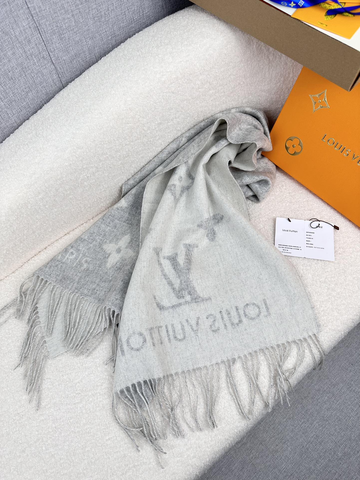 ￥。Louis Vitton。【灰白色】霍思燕同款披肩围巾两用！！驴家经典之作！欧美中东国际各大名模女星