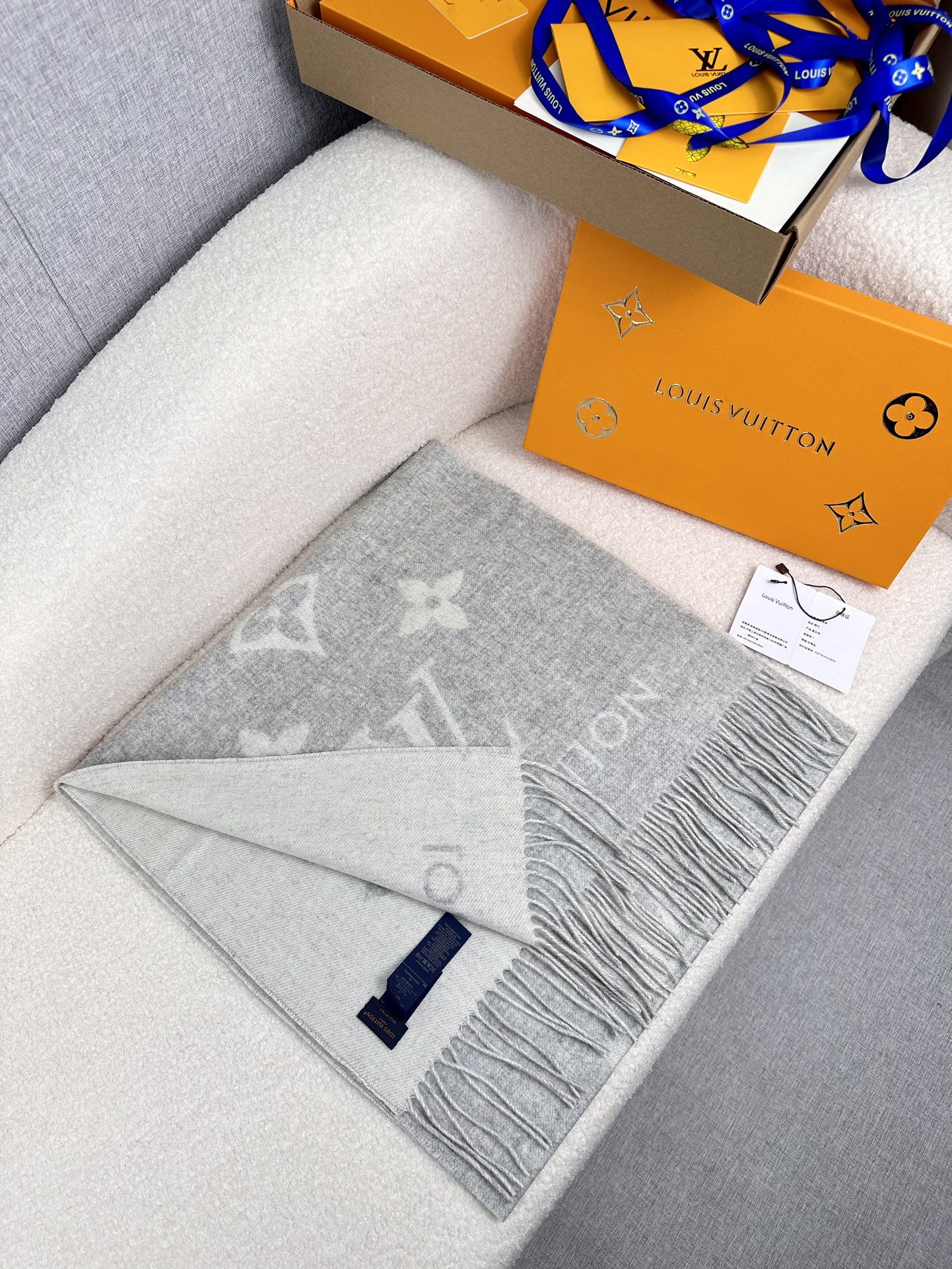 ￥。Louis Vitton。【灰白色】霍思燕同款披肩围巾两用！！驴家经典之作！欧美中东国际各大名模女星