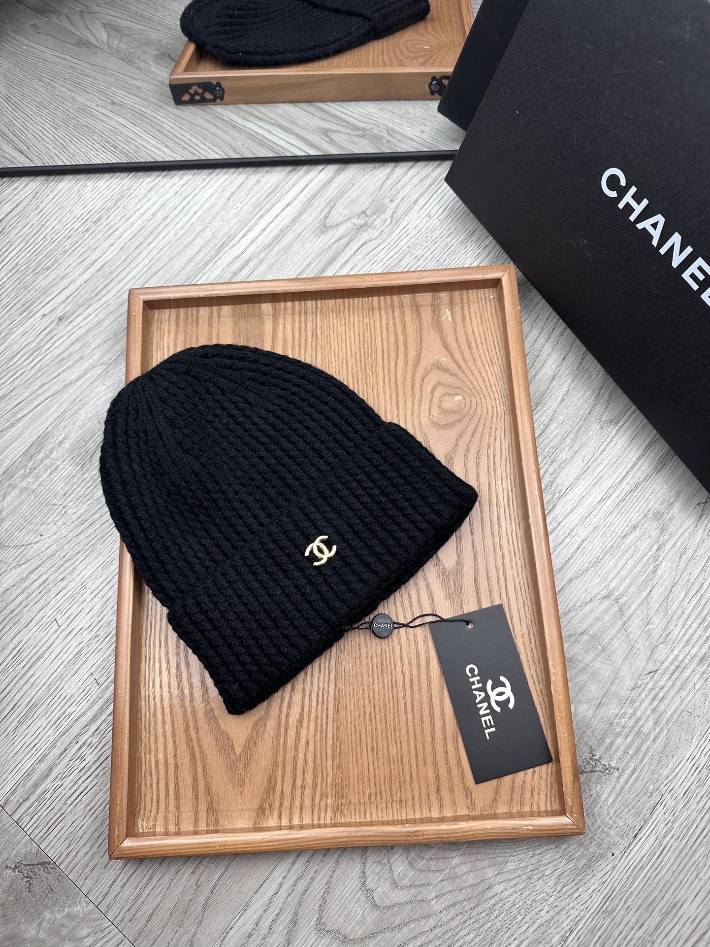 。C家。福利！！新款上架，特别实惠的一个系列帽子，面料：毛线。密度紧致！毛线针织面料手感舒适透气性好！款