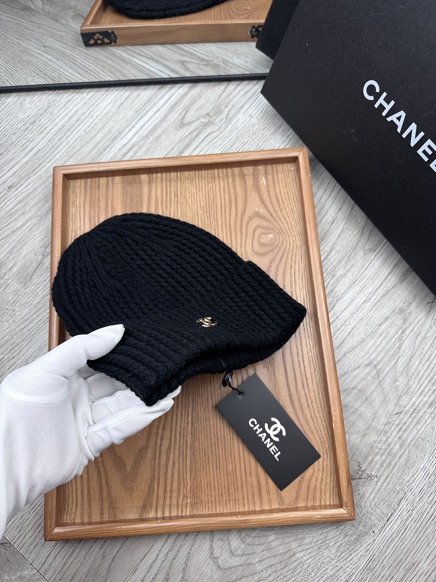 。C家。福利！！新款上架，特别实惠的一个系列帽子，面料：毛线。密度紧致！毛线针织面料手感舒适透气性好！款