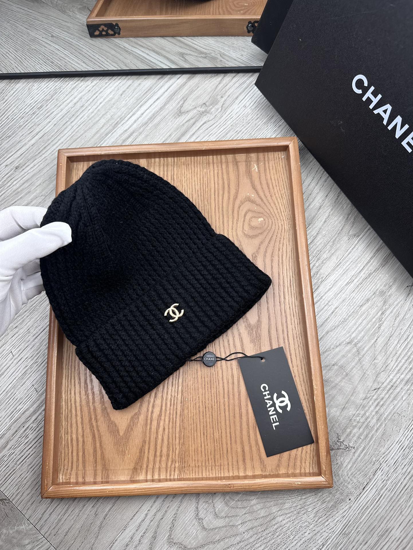 。C家。福利！！新款上架，特别实惠的一个系列帽子，面料：毛线。密度紧致！毛线针织面料手感舒适透气性好！款