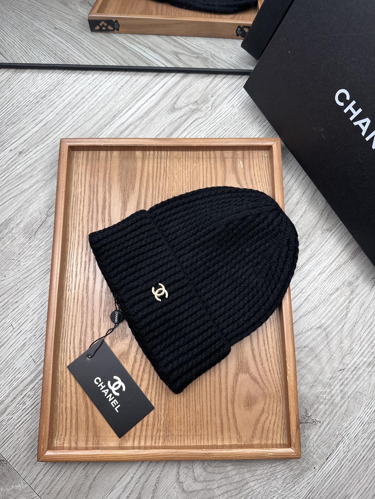 。C家。福利！！新款上架，特别实惠的一个系列帽子，面料：毛线。密度紧致！毛线针织面料手感舒适透气性好！款