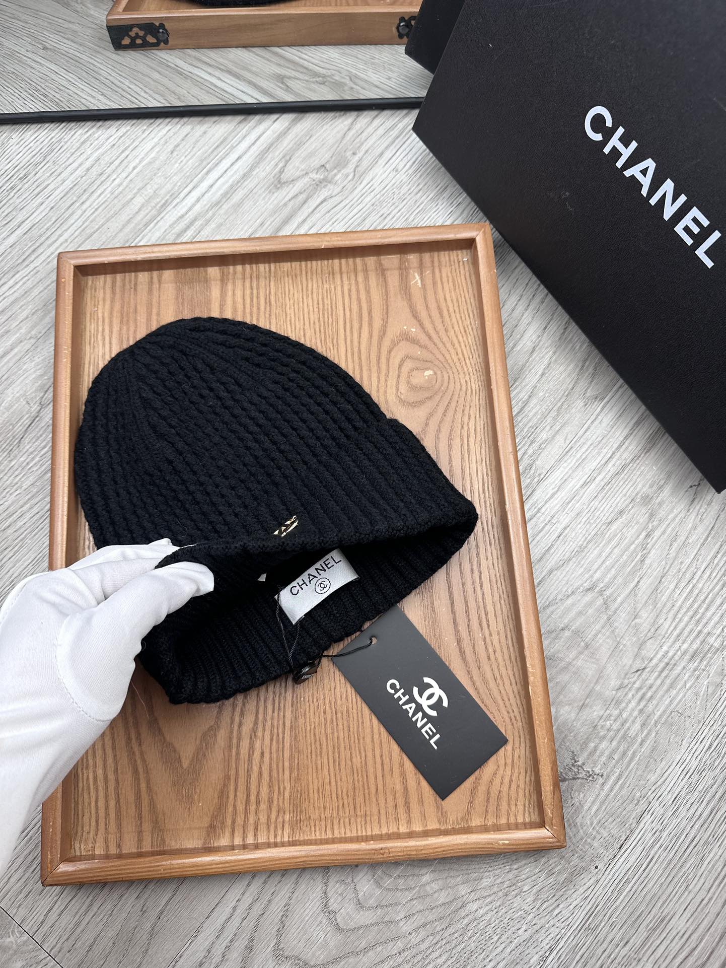 。C家。福利！！新款上架，特别实惠的一个系列帽子，面料：毛线。密度紧致！毛线针织面料手感舒适透气性好！款