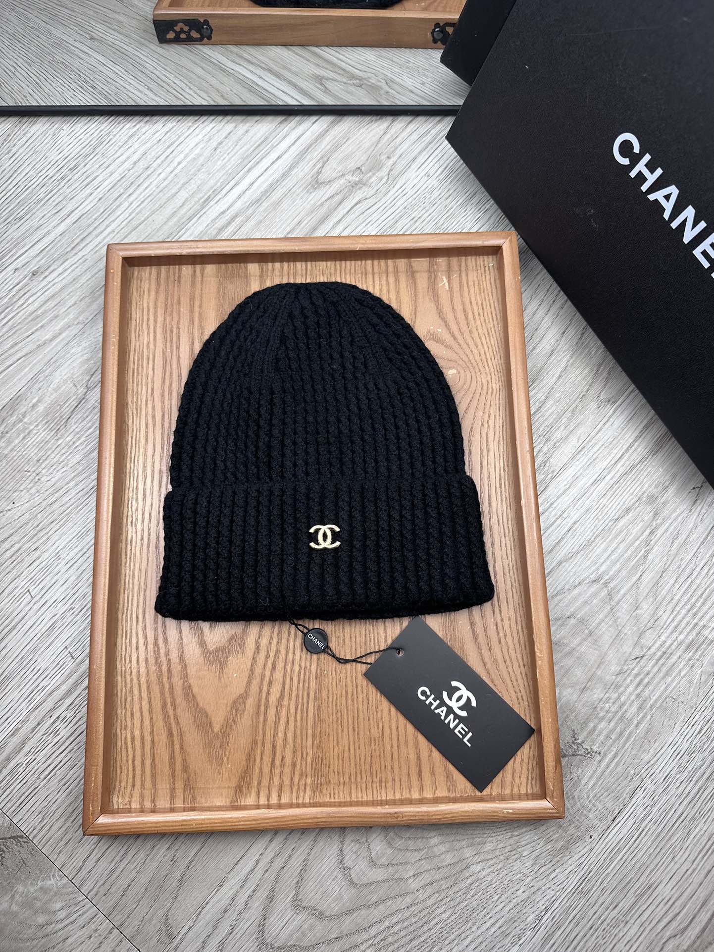 。C家。福利！！新款上架，特别实惠的一个系列帽子，面料：毛线。密度紧致！毛线针织面料手感舒适透气性好！款