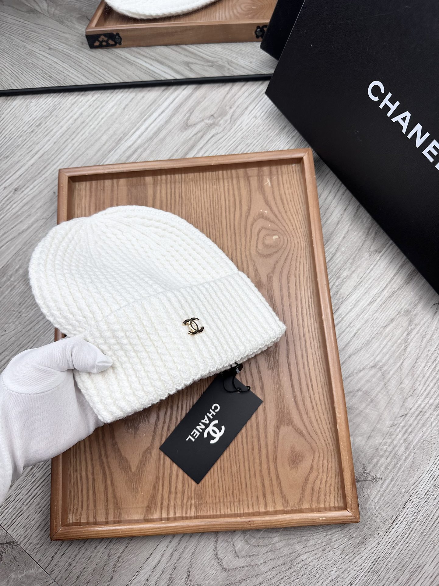 。C家。福利！！新款上架，特别实惠的一个系列帽子，面料：毛线。密度紧致！毛线针织面料手感舒适透气性好！款