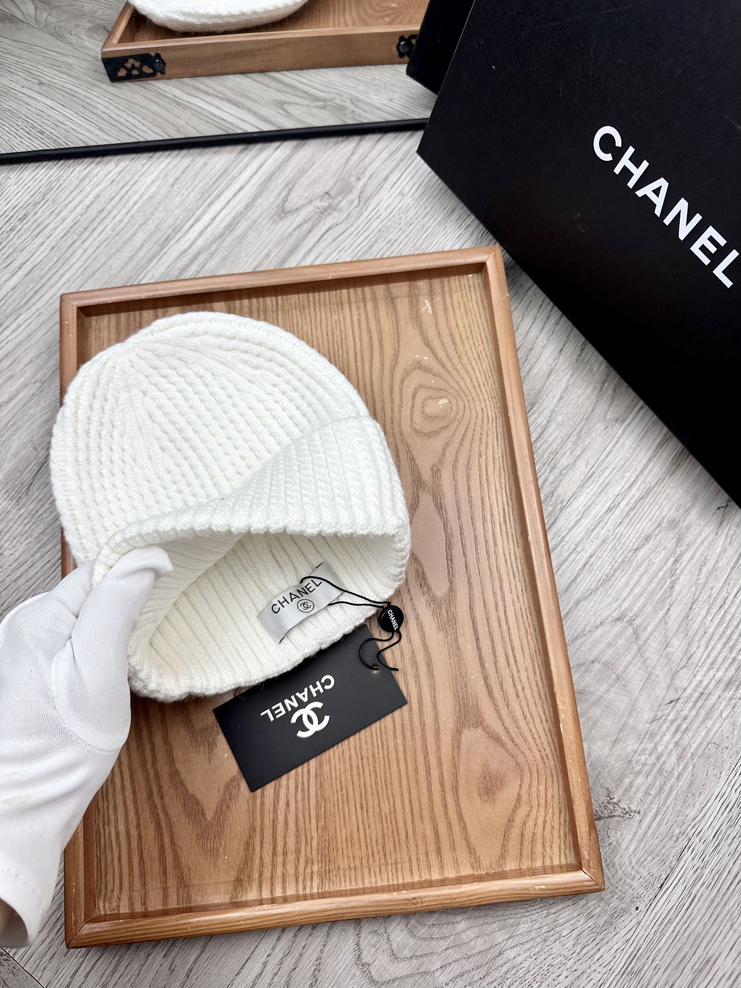 。C家。福利！！新款上架，特别实惠的一个系列帽子，面料：毛线。密度紧致！毛线针织面料手感舒适透气性好！款