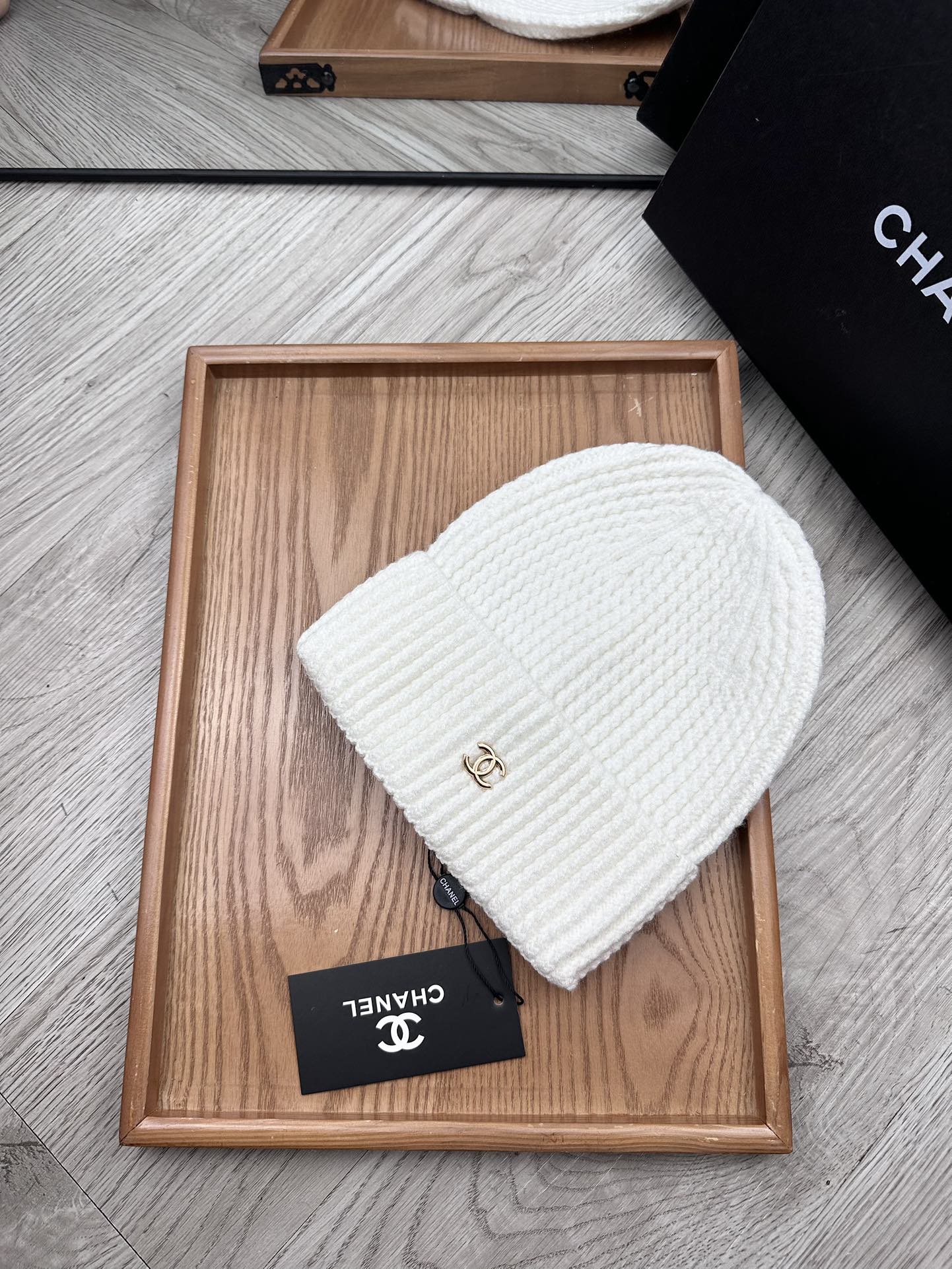 。C家。福利！！新款上架，特别实惠的一个系列帽子，面料：毛线。密度紧致！毛线针织面料手感舒适透气性好！款