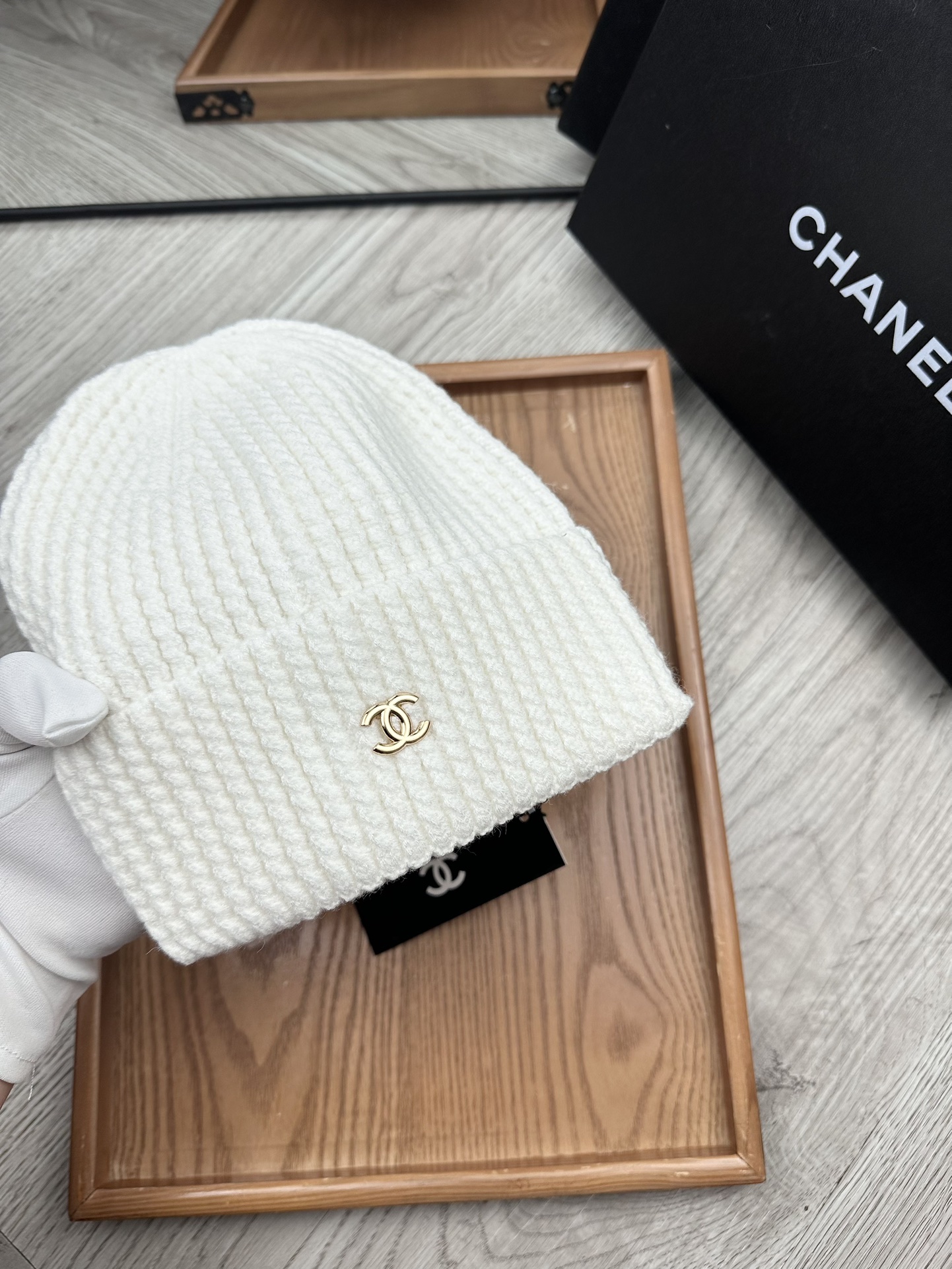 。C家。福利！！新款上架，特别实惠的一个系列帽子，面料：毛线。密度紧致！毛线针织面料手感舒适透气性好！款