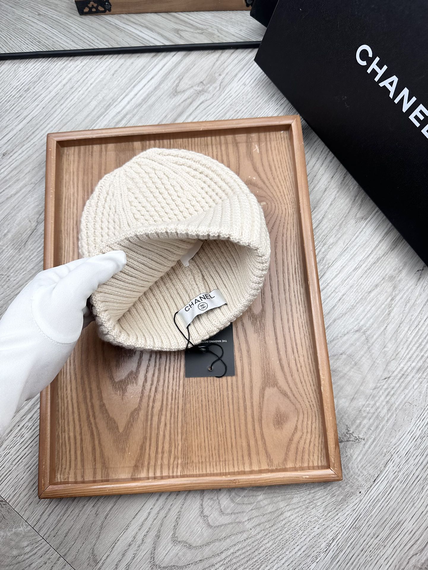 。C家。福利！！新款上架，特别实惠的一个系列帽子，面料：毛线。密度紧致！毛线针织面料手感舒适透气性好！款