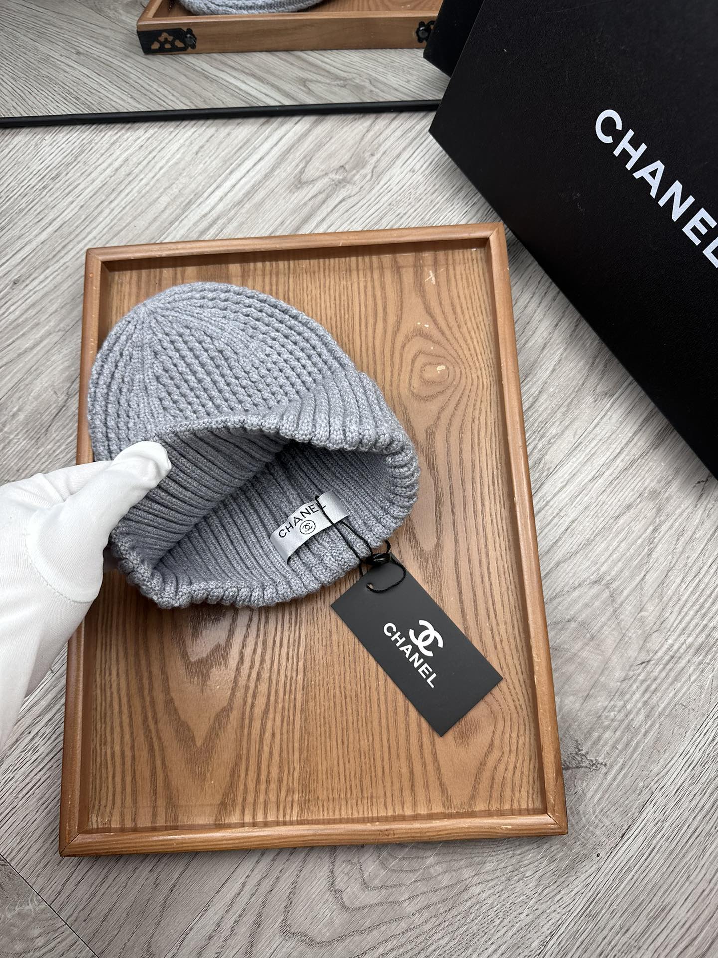 。C家。福利！！新款上架，特别实惠的一个系列帽子，面料：毛线。密度紧致！毛线针织面料手感舒适透气性好！款