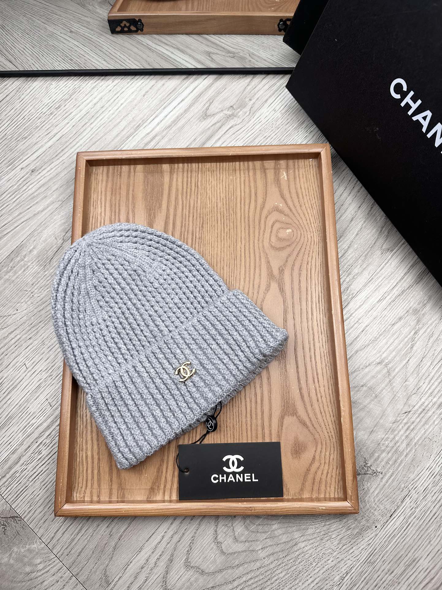 。C家。福利！！新款上架，特别实惠的一个系列帽子，面料：毛线。密度紧致！毛线针织面料手感舒适透气性好！款