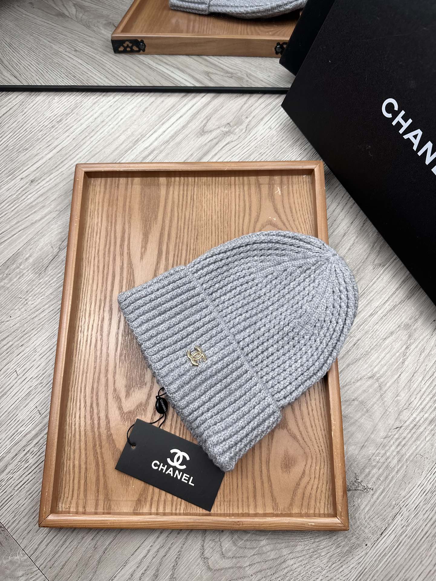 。C家。福利！！新款上架，特别实惠的一个系列帽子，面料：毛线。密度紧致！毛线针织面料手感舒适透气性好！款