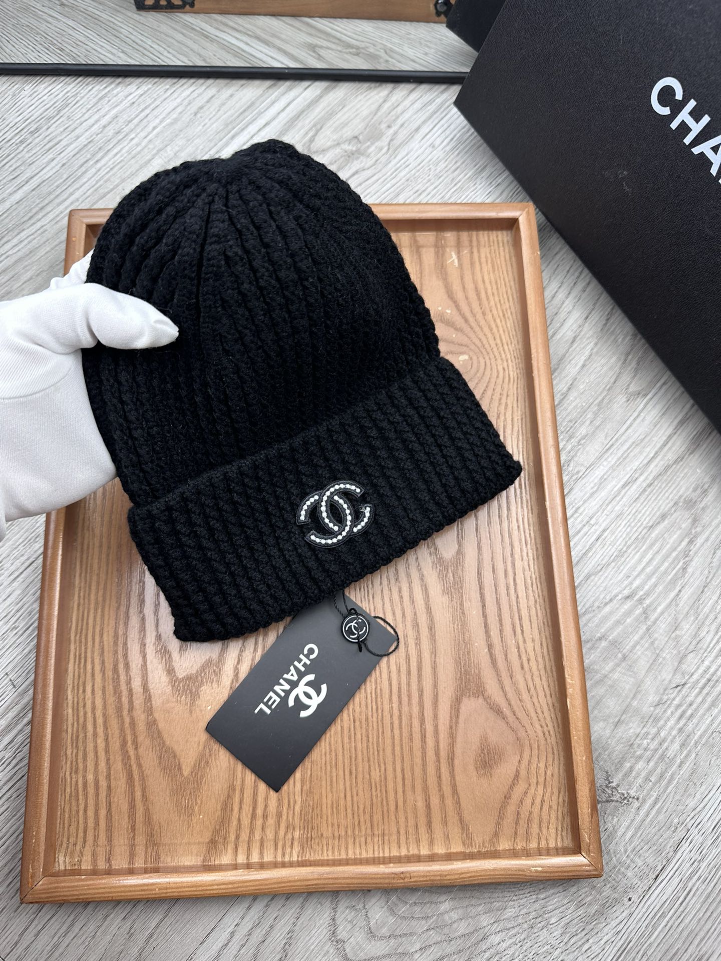 。C家。福利！！新款上架，特别实惠的一个系列帽子，面料：毛线。密度紧致！毛线针织面料手感舒适透气性好！款