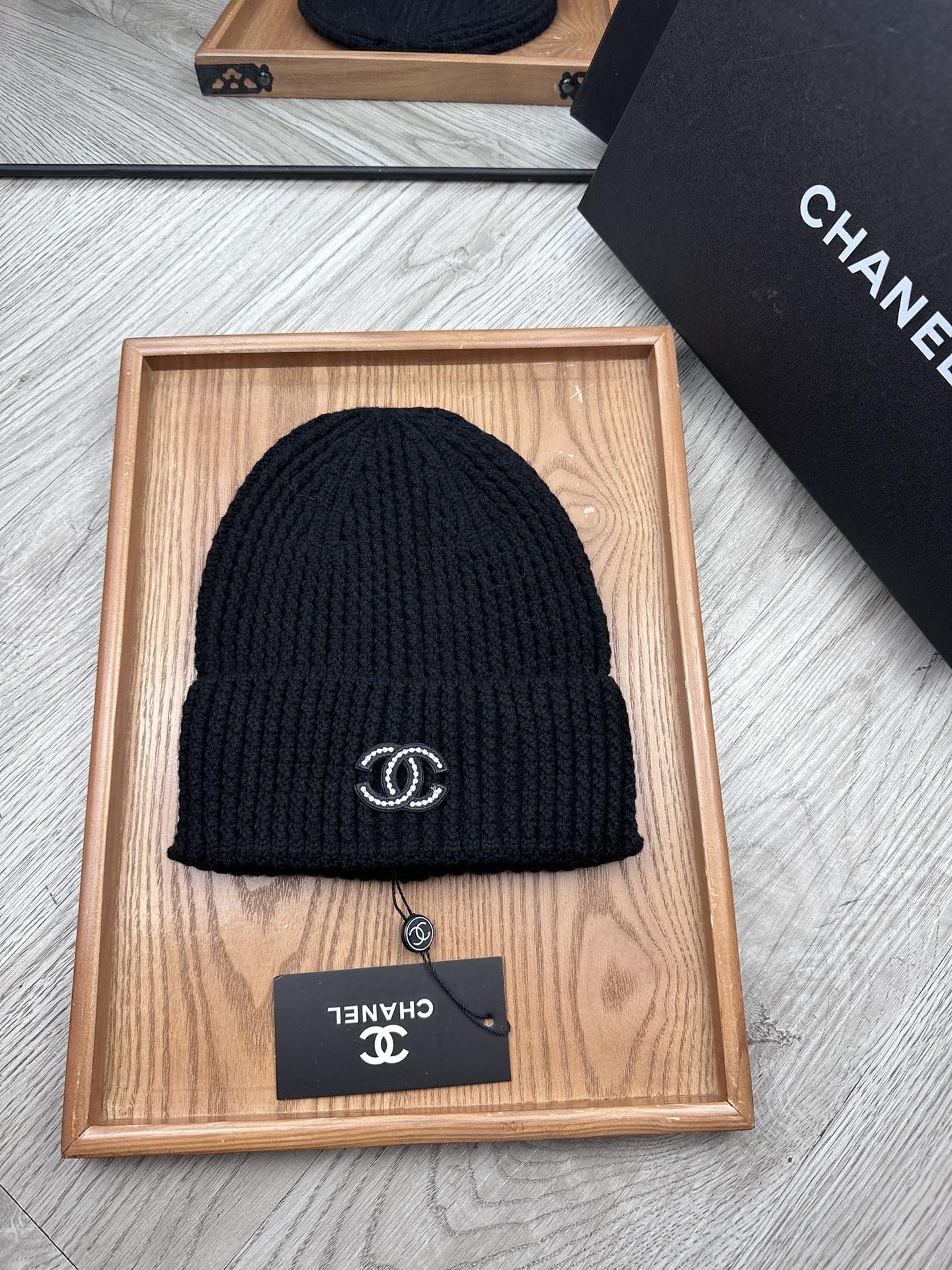 。C家。福利！！新款上架，特别实惠的一个系列帽子，面料：毛线。密度紧致！毛线针织面料手感舒适透气性好！款