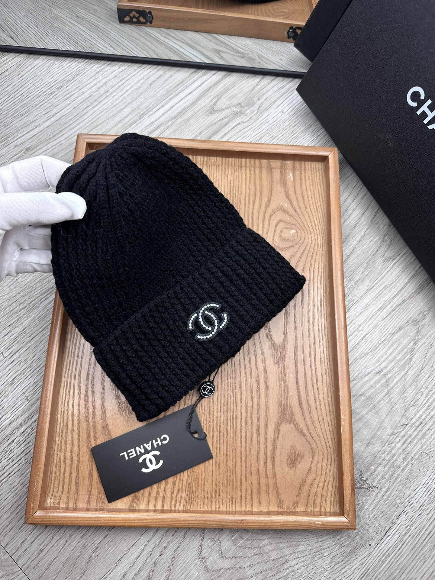 。C家。福利！！新款上架，特别实惠的一个系列帽子，面料：毛线。密度紧致！毛线针织面料手感舒适透气性好！款