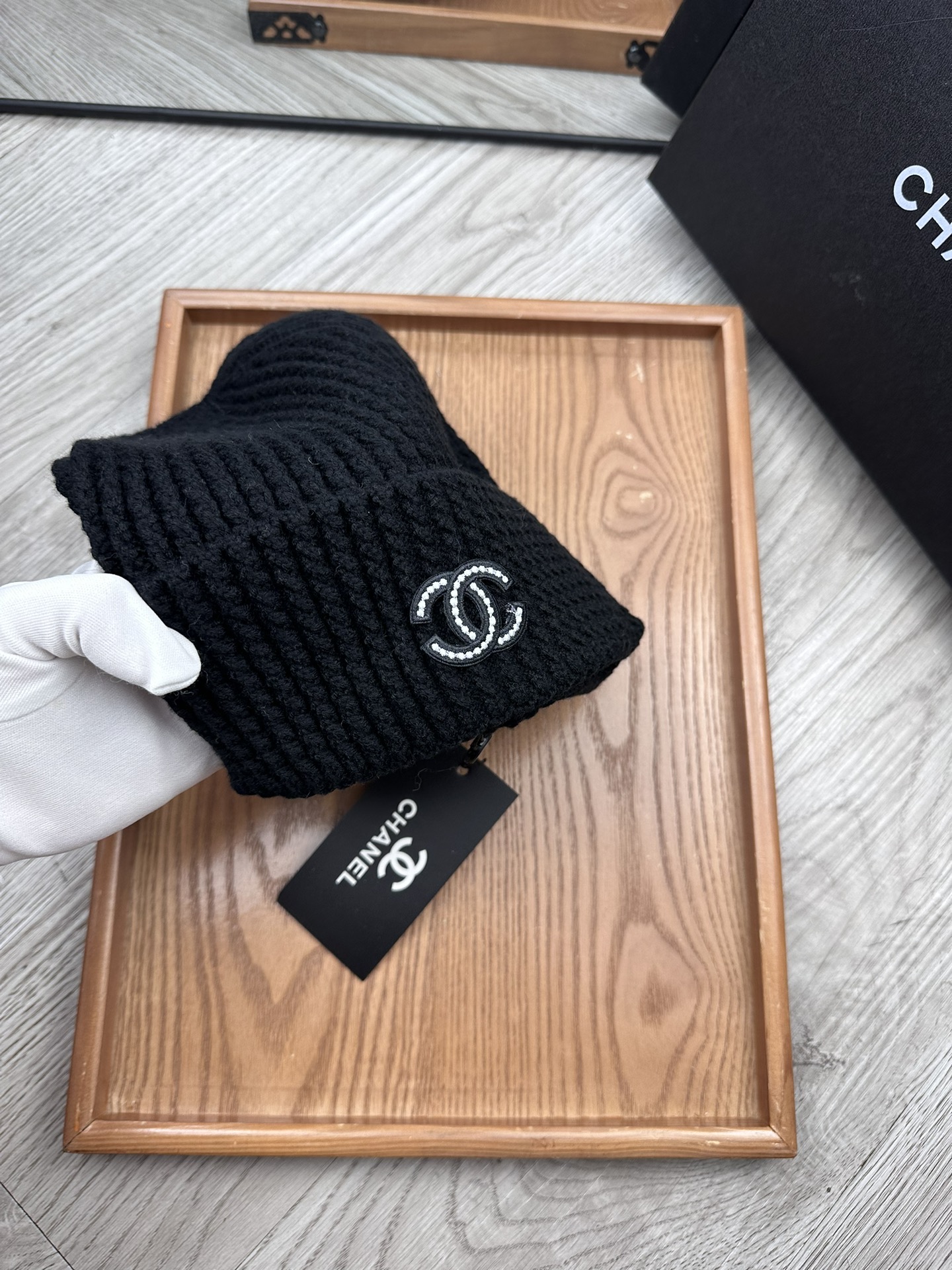 。C家。福利！！新款上架，特别实惠的一个系列帽子，面料：毛线。密度紧致！毛线针织面料手感舒适透气性好！款