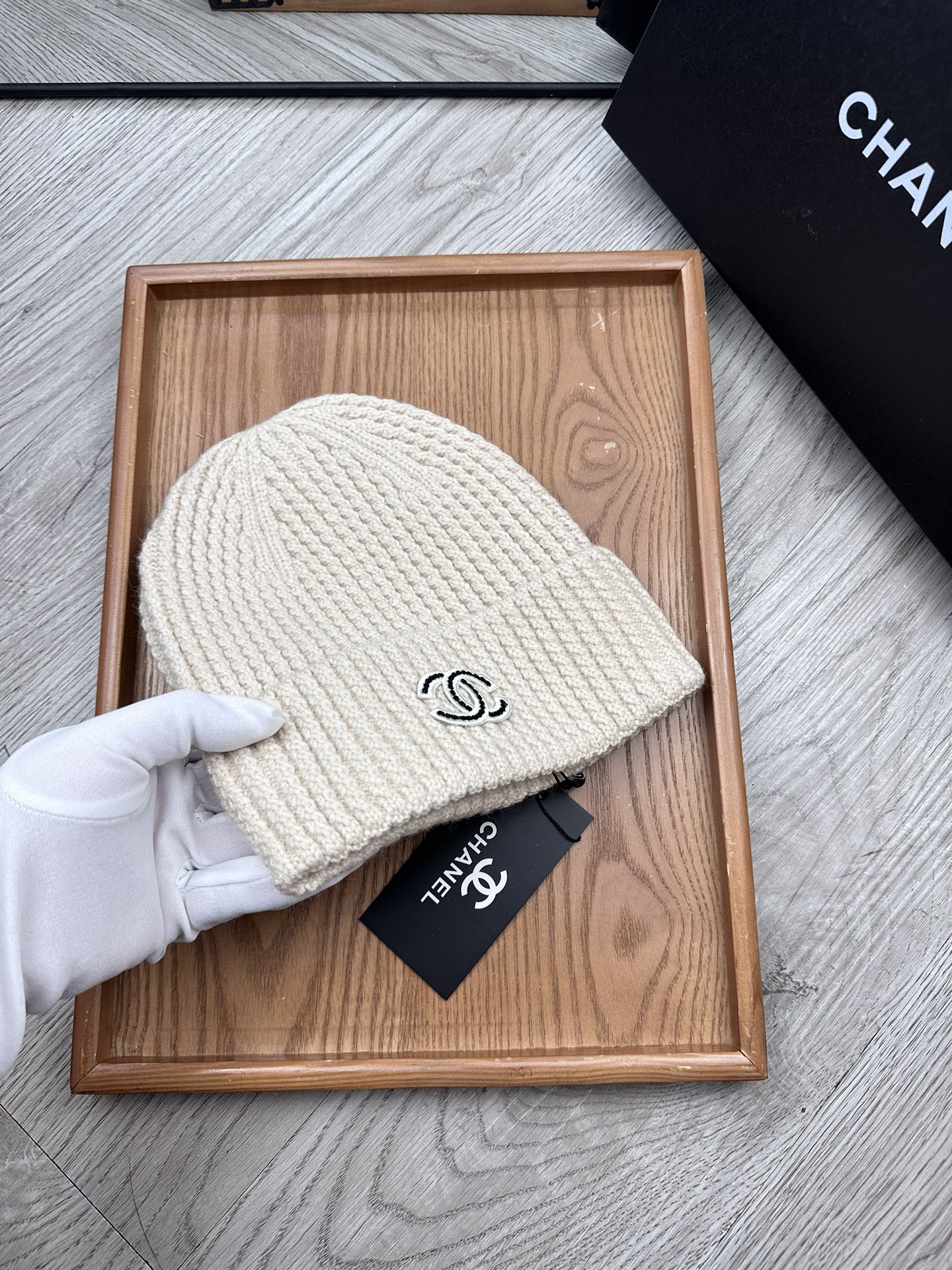 。C家。福利！！新款上架，特别实惠的一个系列帽子，面料：毛线。密度紧致！毛线针织面料手感舒适透气性好！款