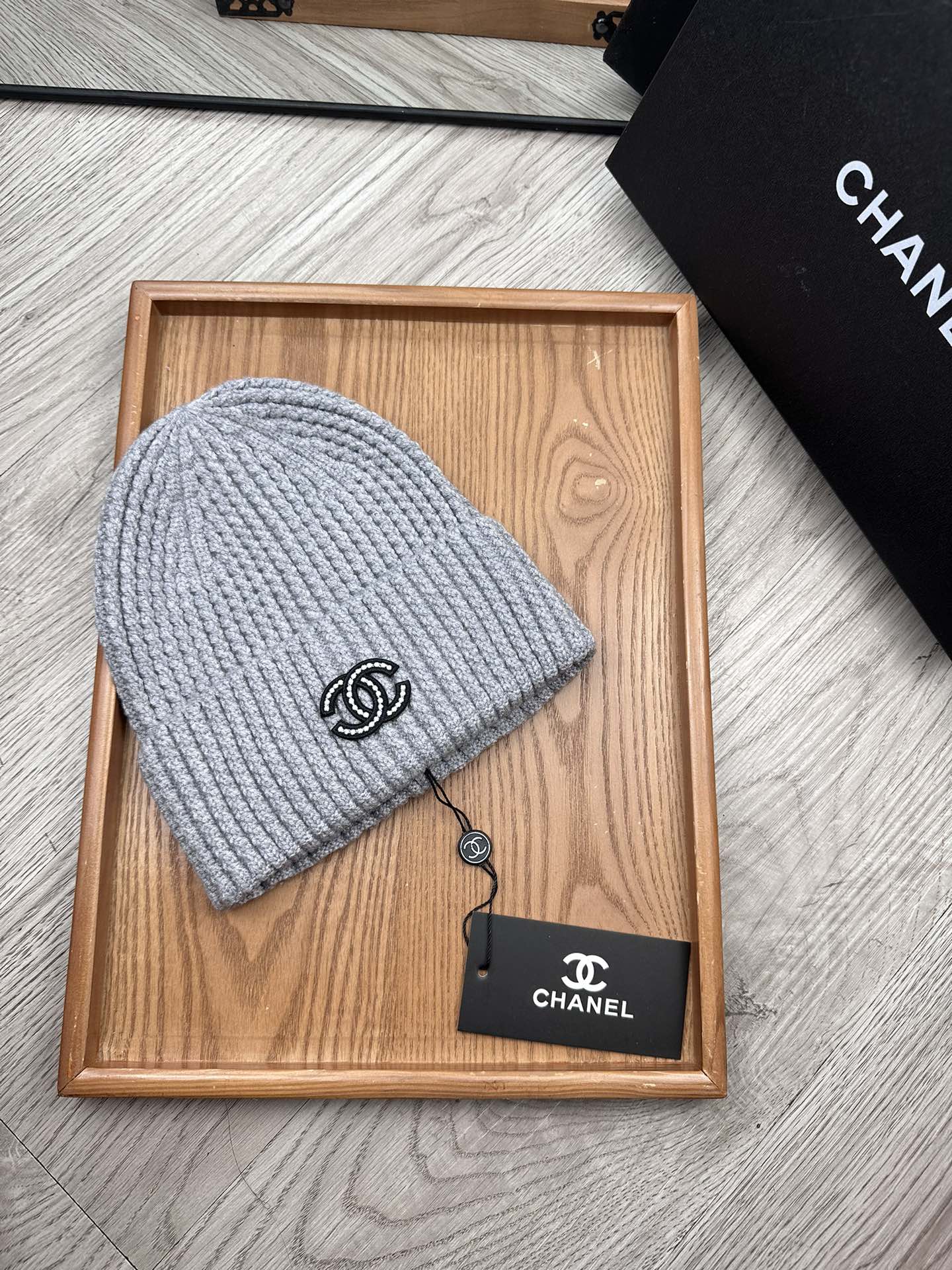 。C家。福利！！新款上架，特别实惠的一个系列帽子，面料：毛线。密度紧致！毛线针织面料手感舒适透气性好！款