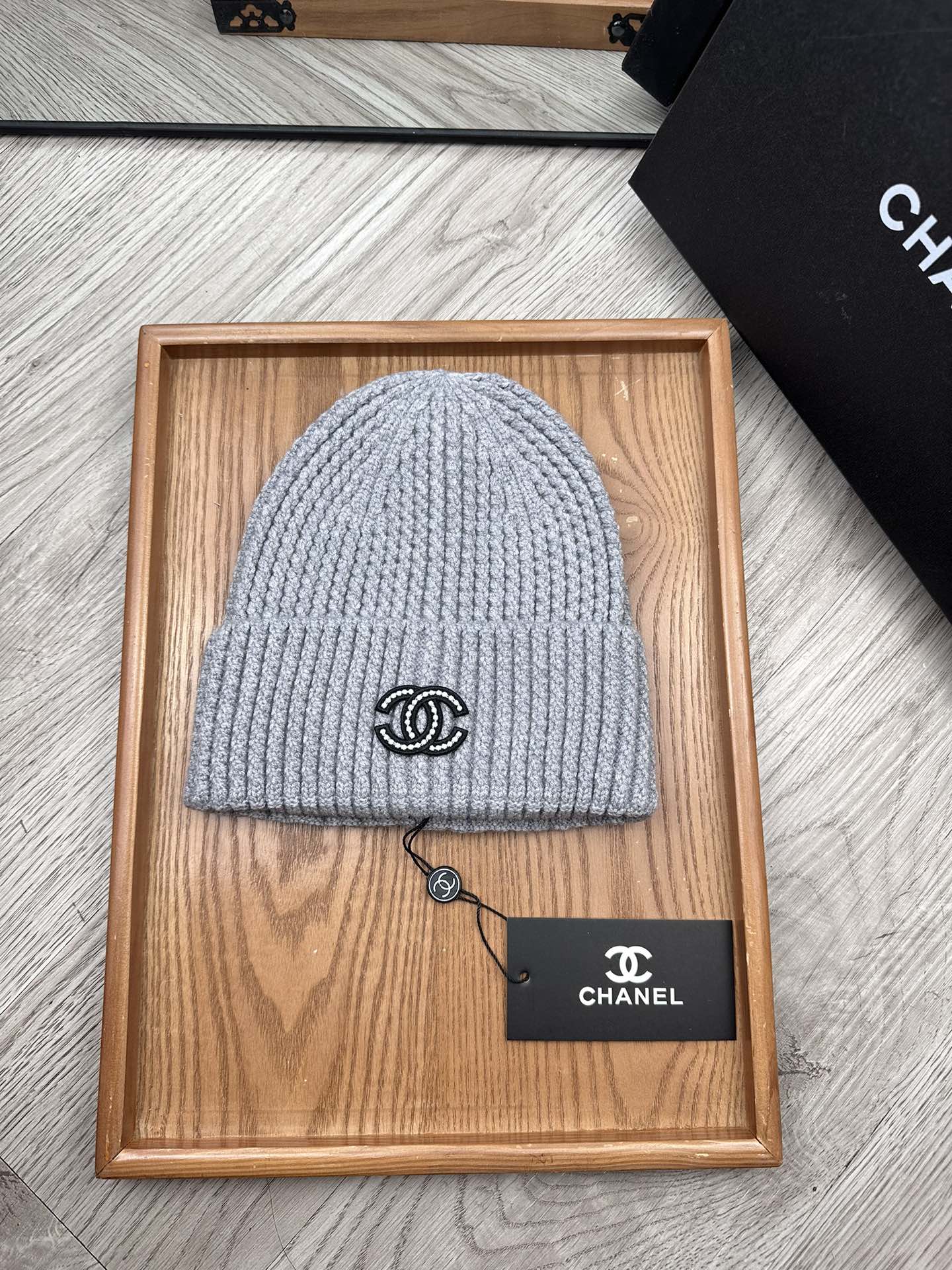 。C家。福利！！新款上架，特别实惠的一个系列帽子，面料：毛线。密度紧致！毛线针织面料手感舒适透气性好！款