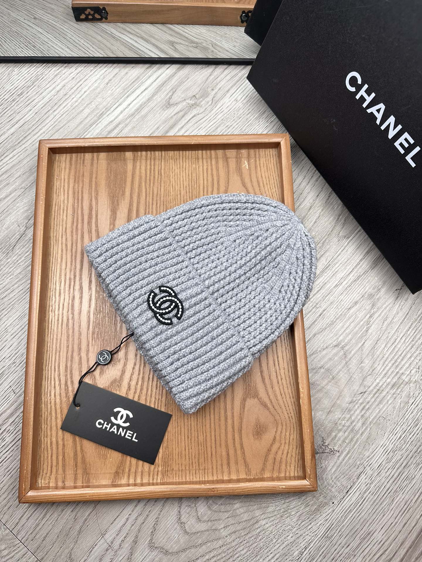 。C家。福利！！新款上架，特别实惠的一个系列帽子，面料：毛线。密度紧致！毛线针织面料手感舒适透气性好！款