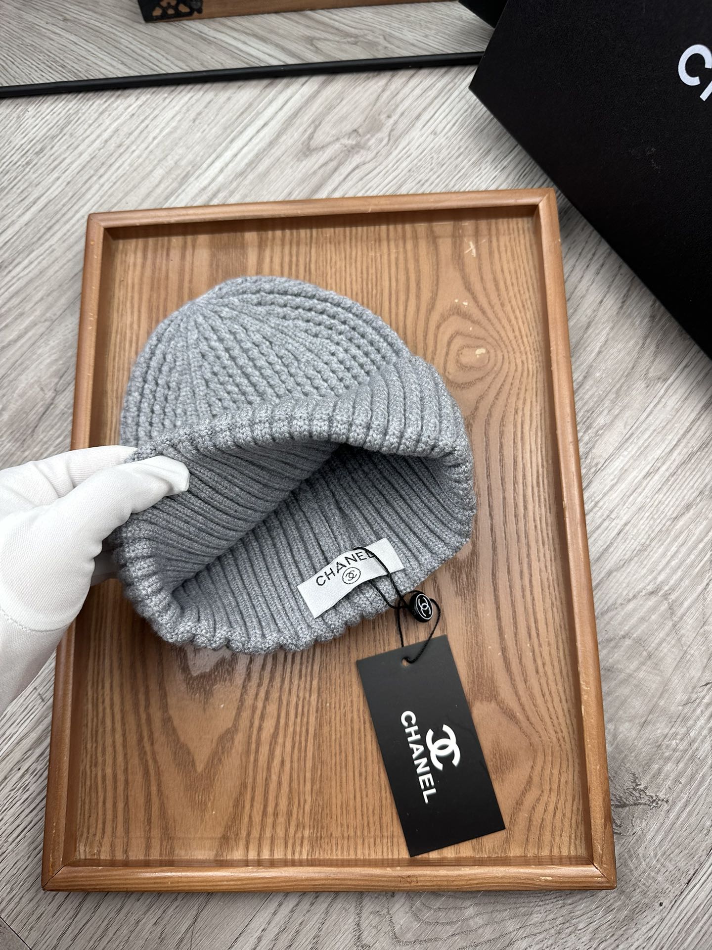 。C家。福利！！新款上架，特别实惠的一个系列帽子，面料：毛线。密度紧致！毛线针织面料手感舒适透气性好！款