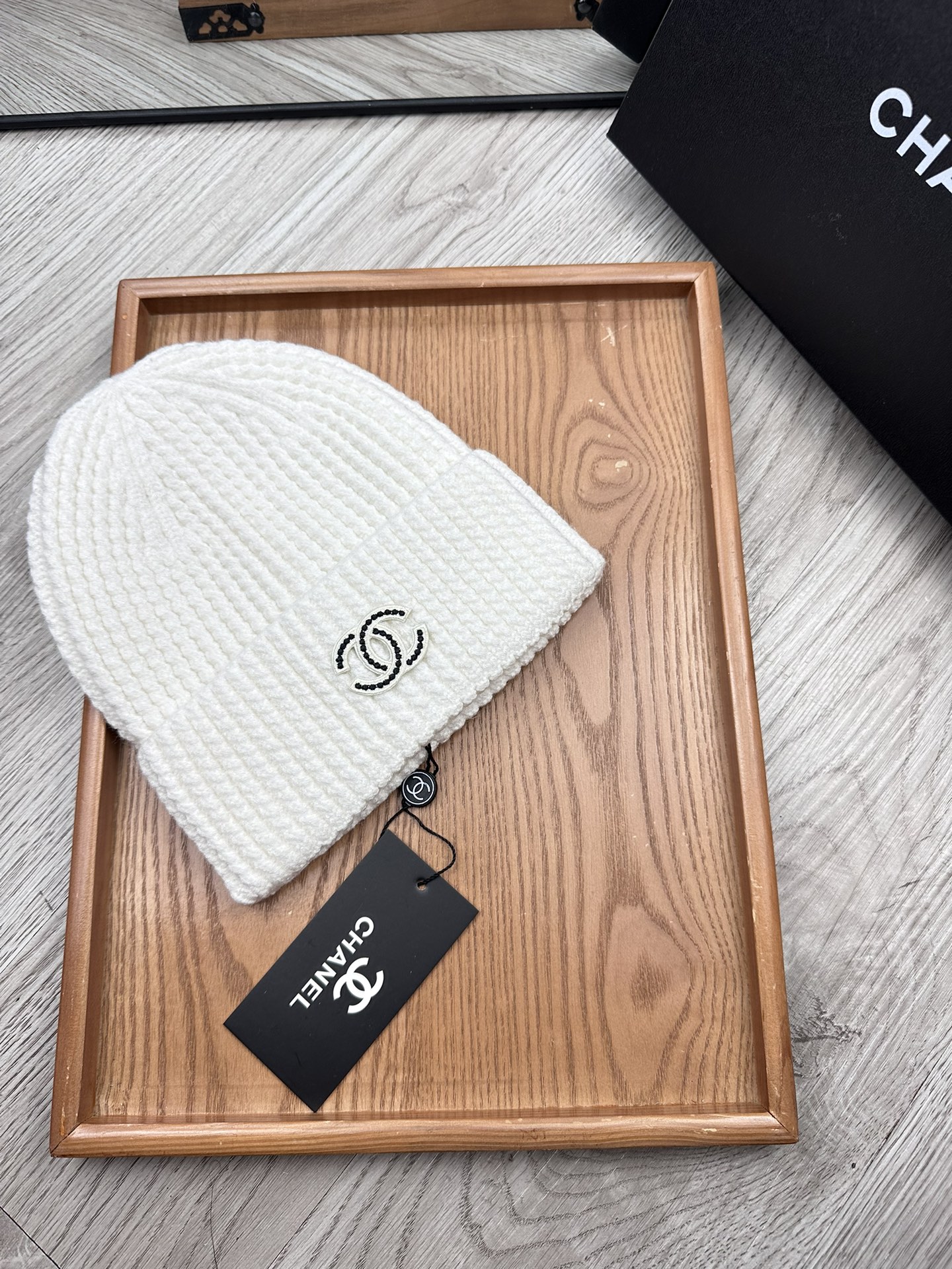 。C家。福利！！新款上架，特别实惠的一个系列帽子，面料：毛线。密度紧致！毛线针织面料手感舒适透气性好！款