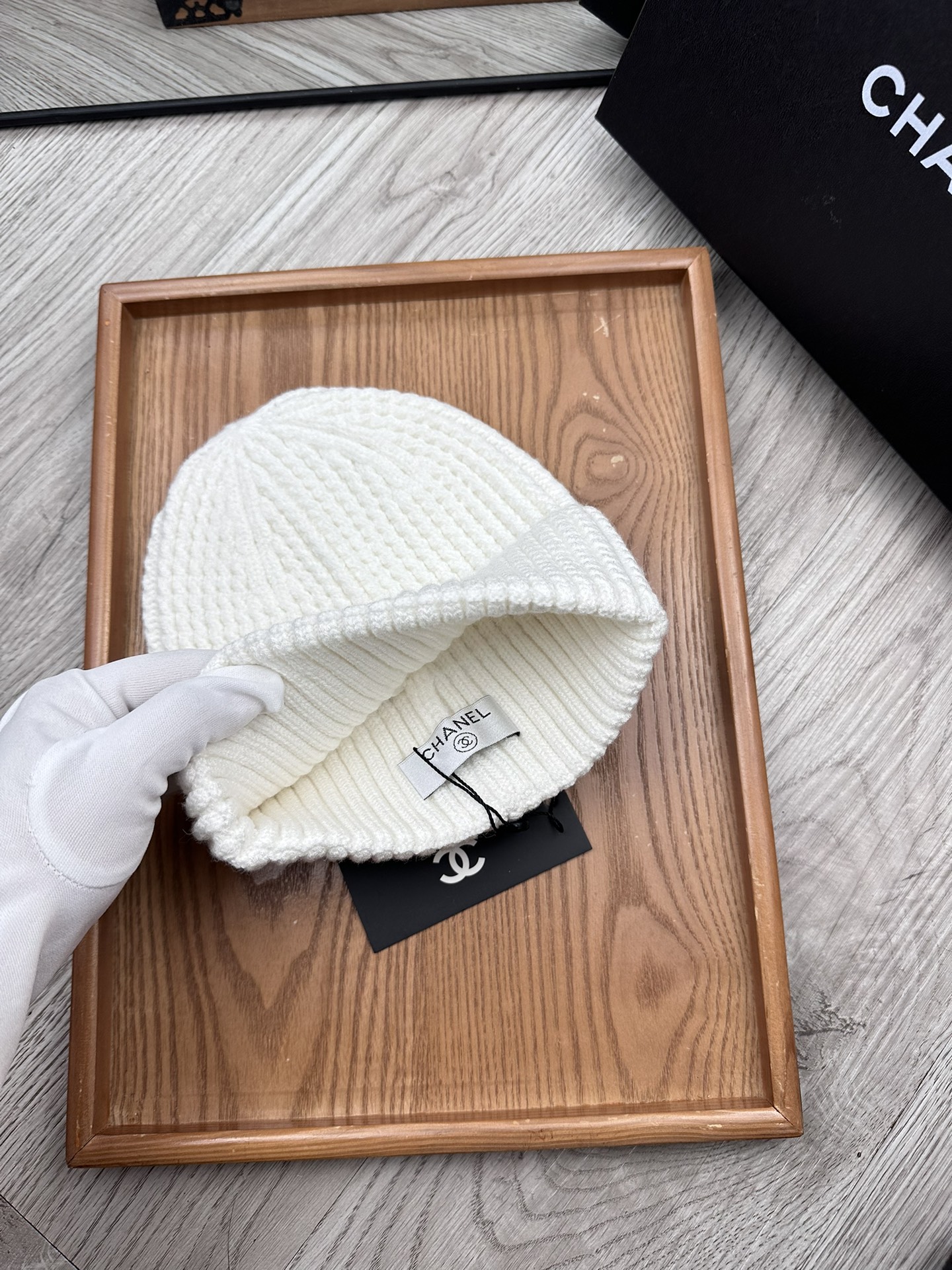 。C家。福利！！新款上架，特别实惠的一个系列帽子，面料：毛线。密度紧致！毛线针织面料手感舒适透气性好！款