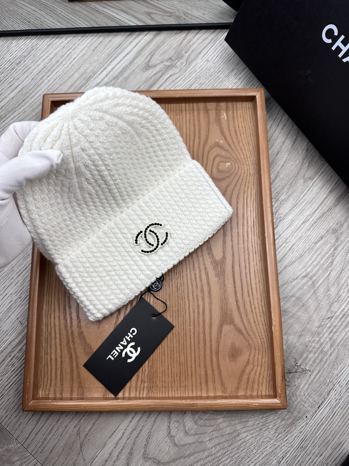 。C家。福利！！新款上架，特别实惠的一个系列帽子，面料：毛线。密度紧致！毛线针织面料手感舒适透气性好！款