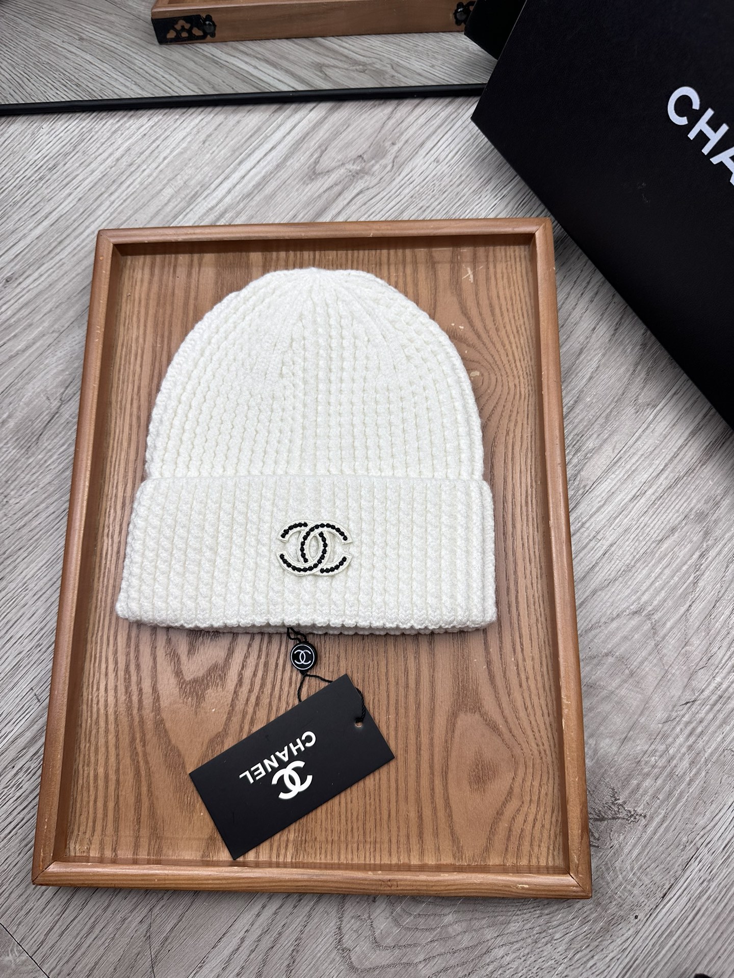 。C家。福利！！新款上架，特别实惠的一个系列帽子，面料：毛线。密度紧致！毛线针织面料手感舒适透气性好！款