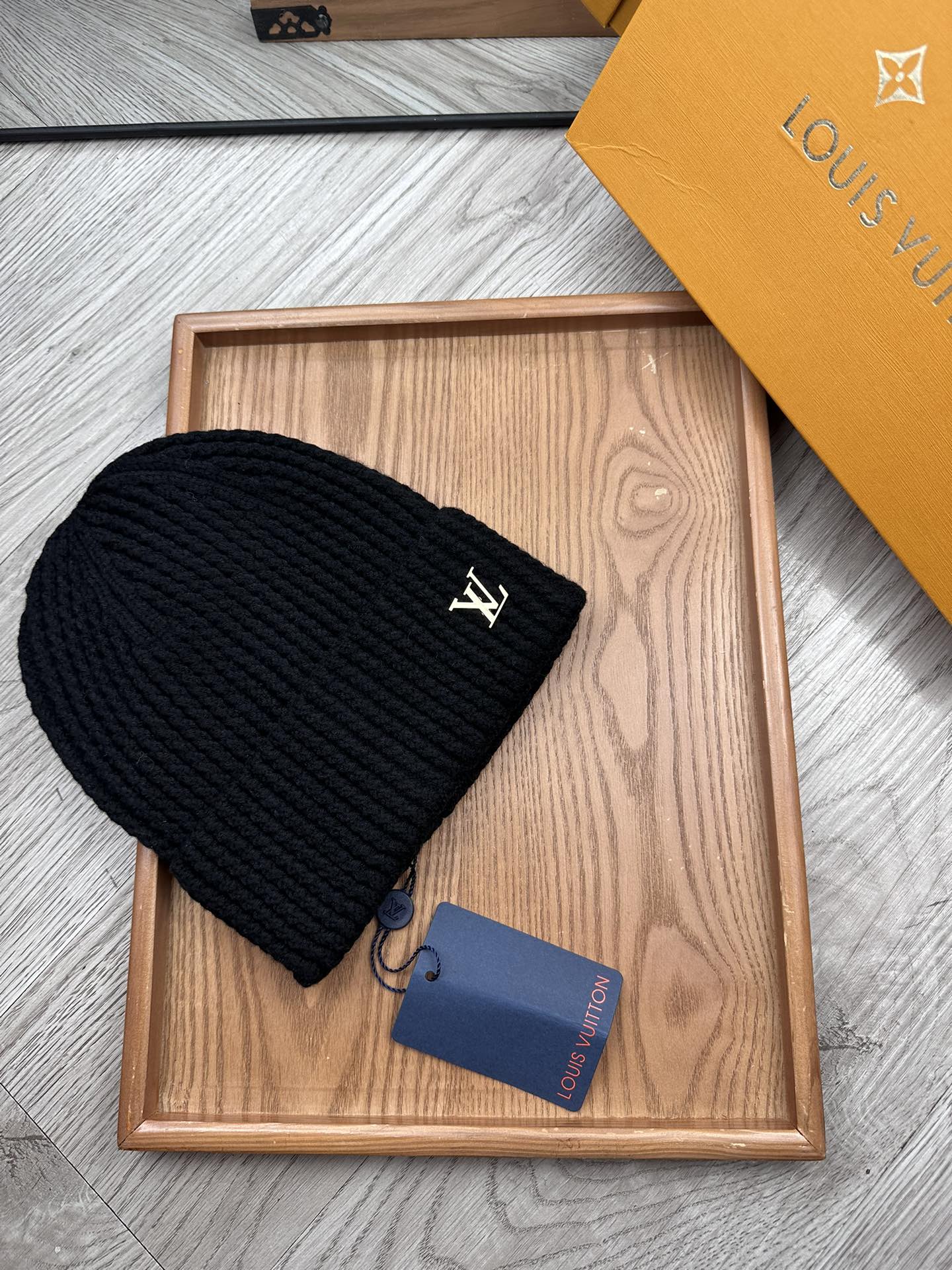 。L家。福利！！新款上架，特别实惠的一个系列帽子，面料：毛线。密度紧致！毛线针织面料手感舒适透气性好！款