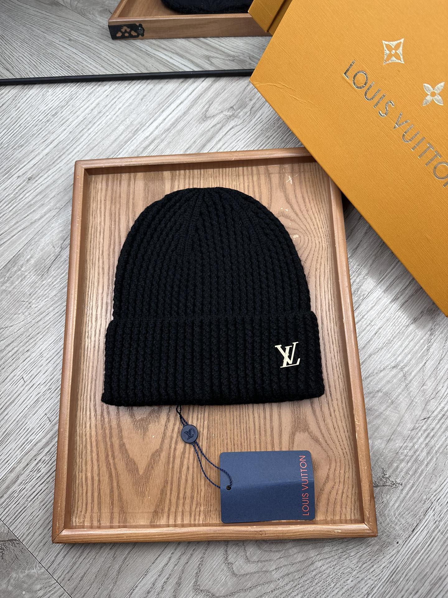 。L家。福利！！新款上架，特别实惠的一个系列帽子，面料：毛线。密度紧致！毛线针织面料手感舒适透气性好！款