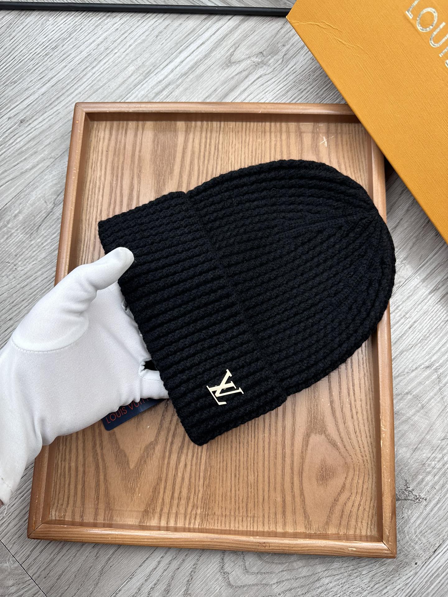 。L家。福利！！新款上架，特别实惠的一个系列帽子，面料：毛线。密度紧致！毛线针织面料手感舒适透气性好！款