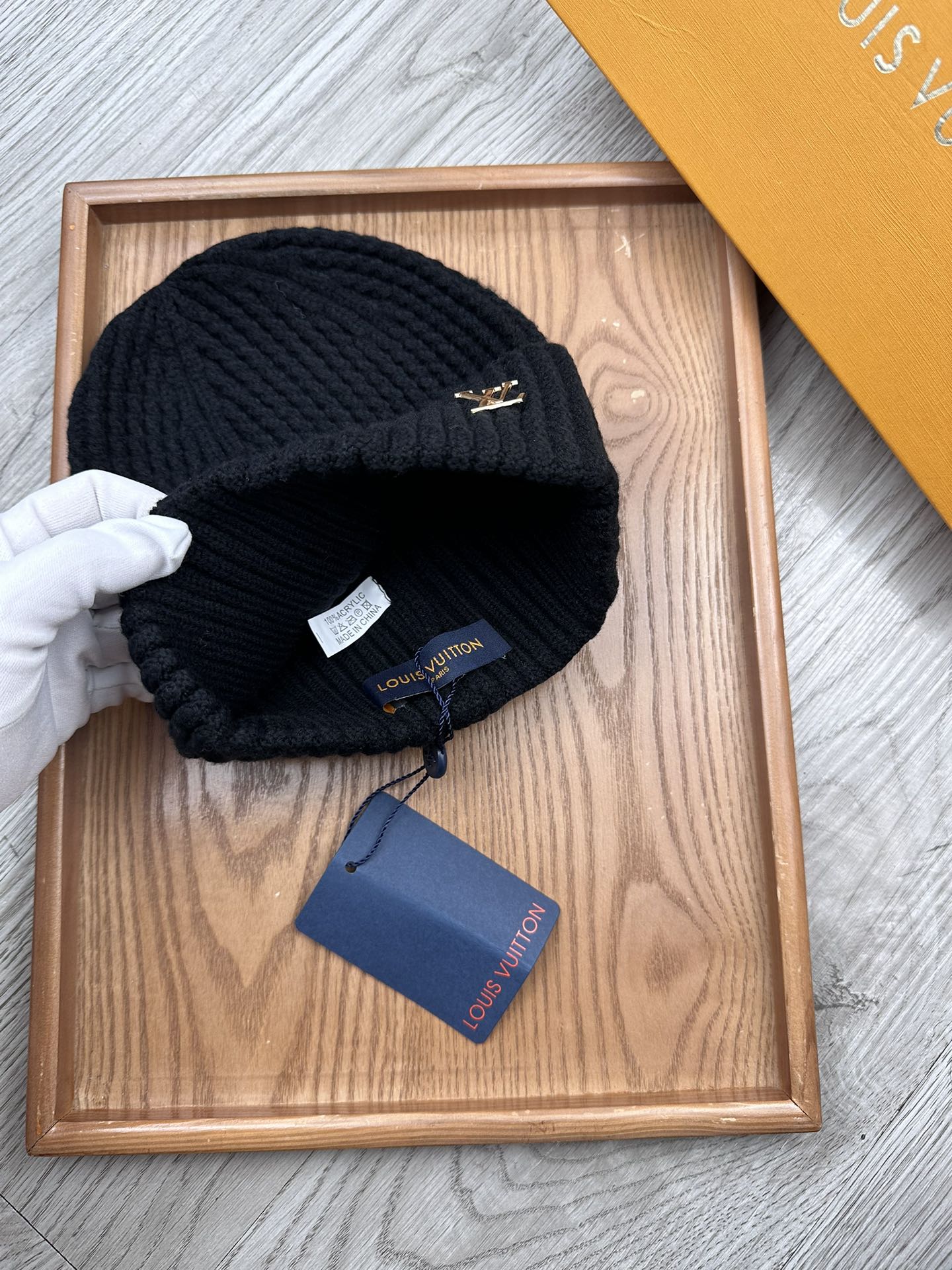 。L家。福利！！新款上架，特别实惠的一个系列帽子，面料：毛线。密度紧致！毛线针织面料手感舒适透气性好！款