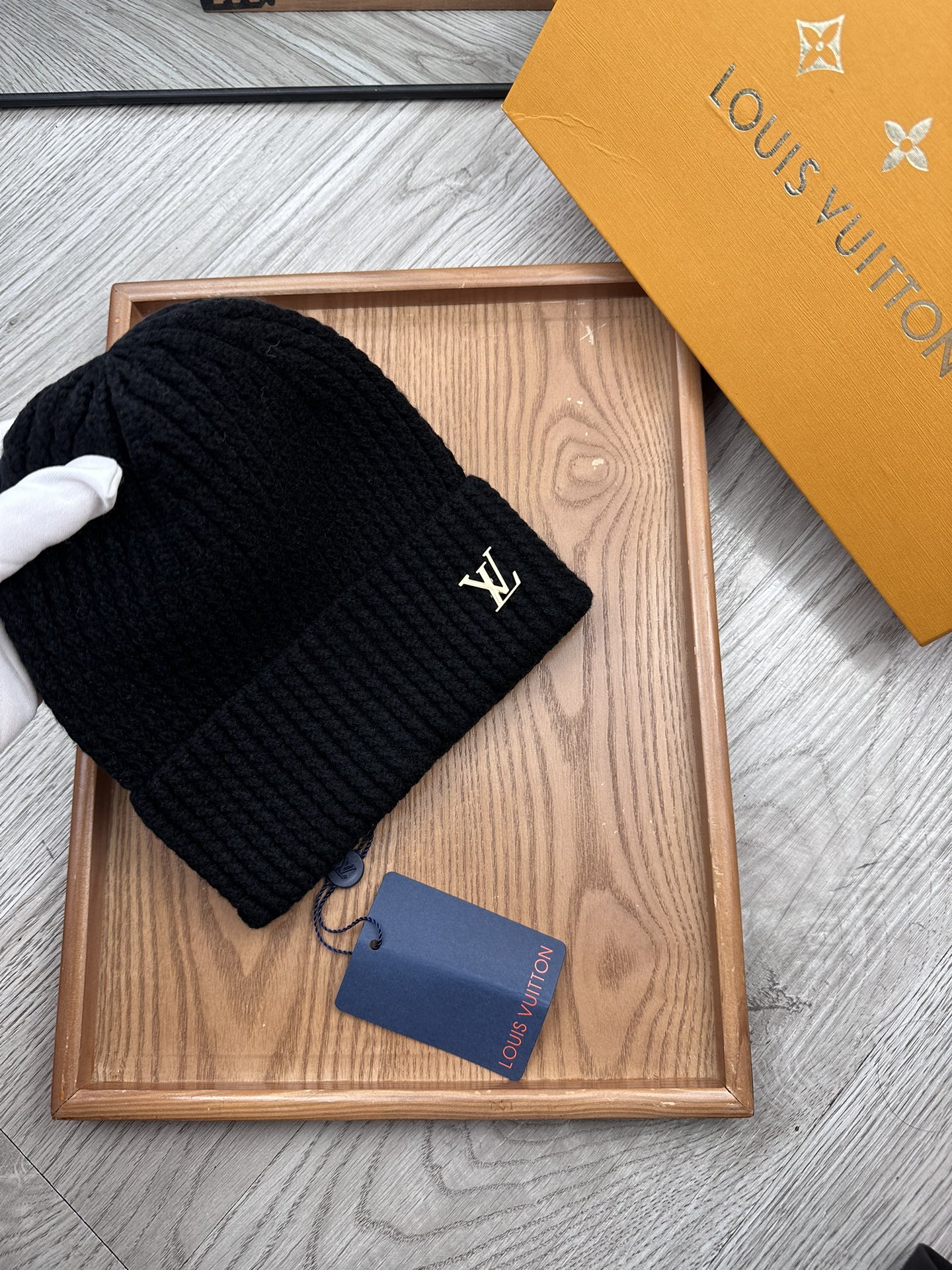 。L家。福利！！新款上架，特别实惠的一个系列帽子，面料：毛线。密度紧致！毛线针织面料手感舒适透气性好！款