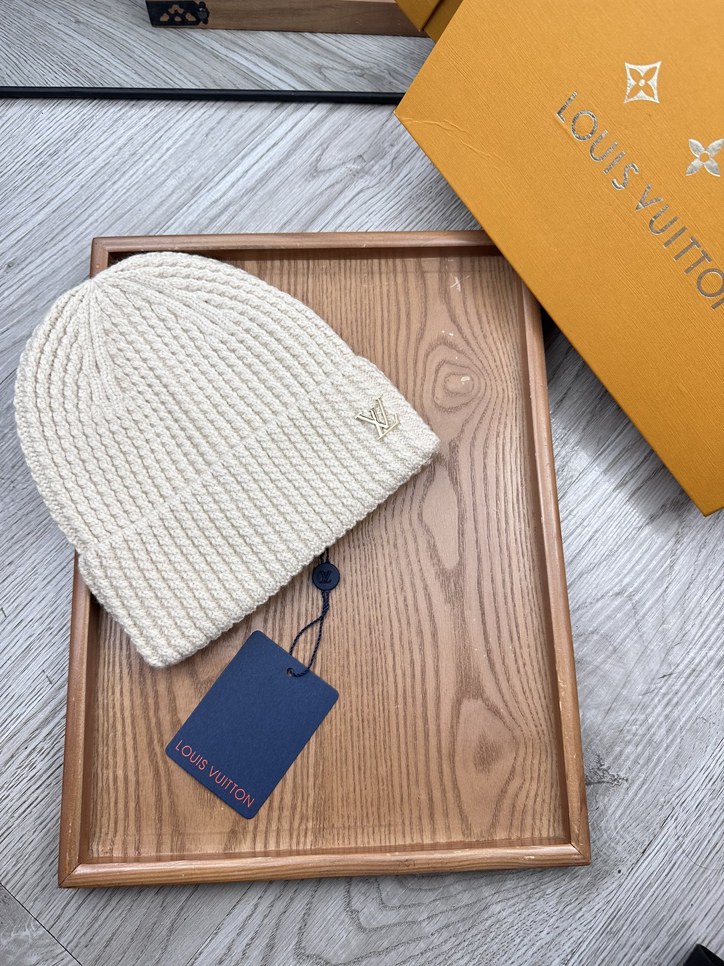 。L家。福利！！新款上架，特别实惠的一个系列帽子，面料：毛线。密度紧致！毛线针织面料手感舒适透气性好！款