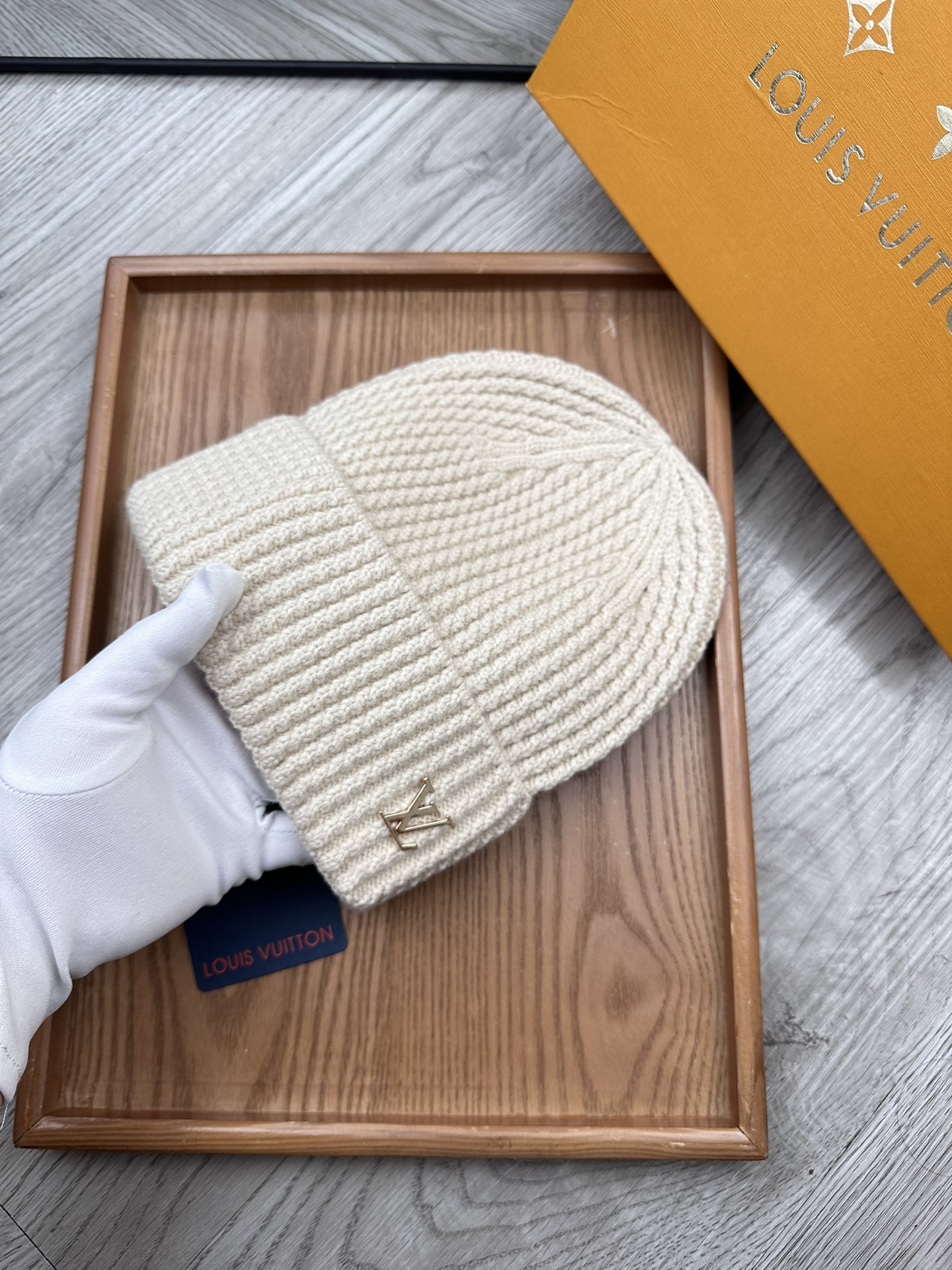 。L家。福利！！新款上架，特别实惠的一个系列帽子，面料：毛线。密度紧致！毛线针织面料手感舒适透气性好！款