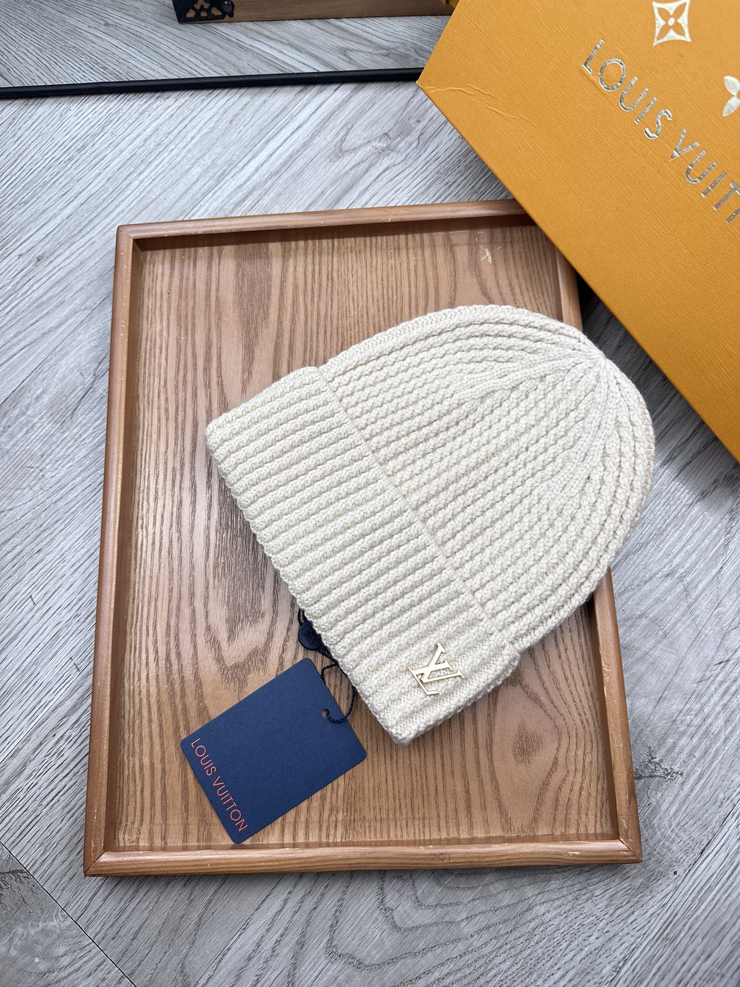 。L家。福利！！新款上架，特别实惠的一个系列帽子，面料：毛线。密度紧致！毛线针织面料手感舒适透气性好！款