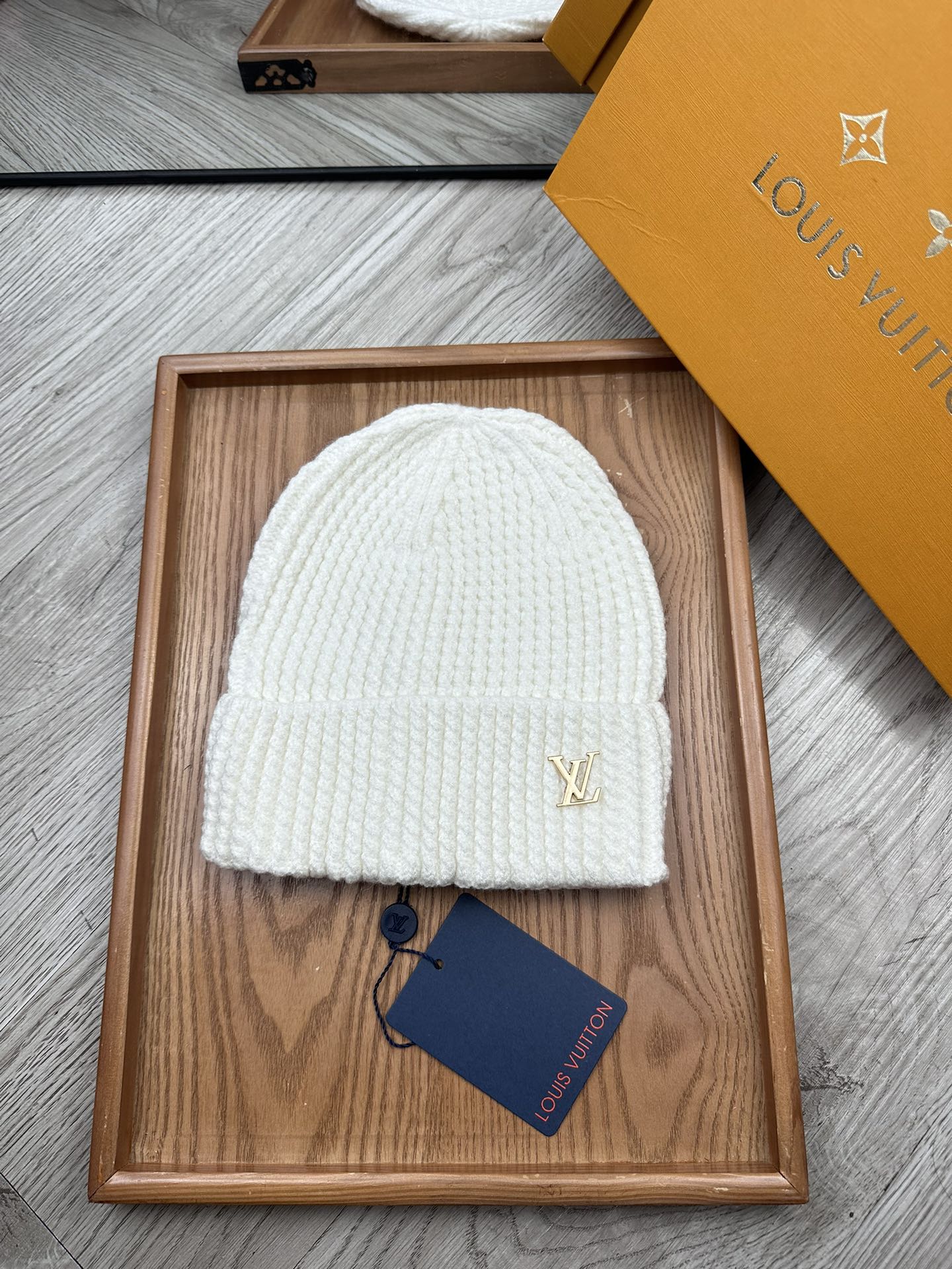 。L家。福利！！新款上架，特别实惠的一个系列帽子，面料：毛线。密度紧致！毛线针织面料手感舒适透气性好！款