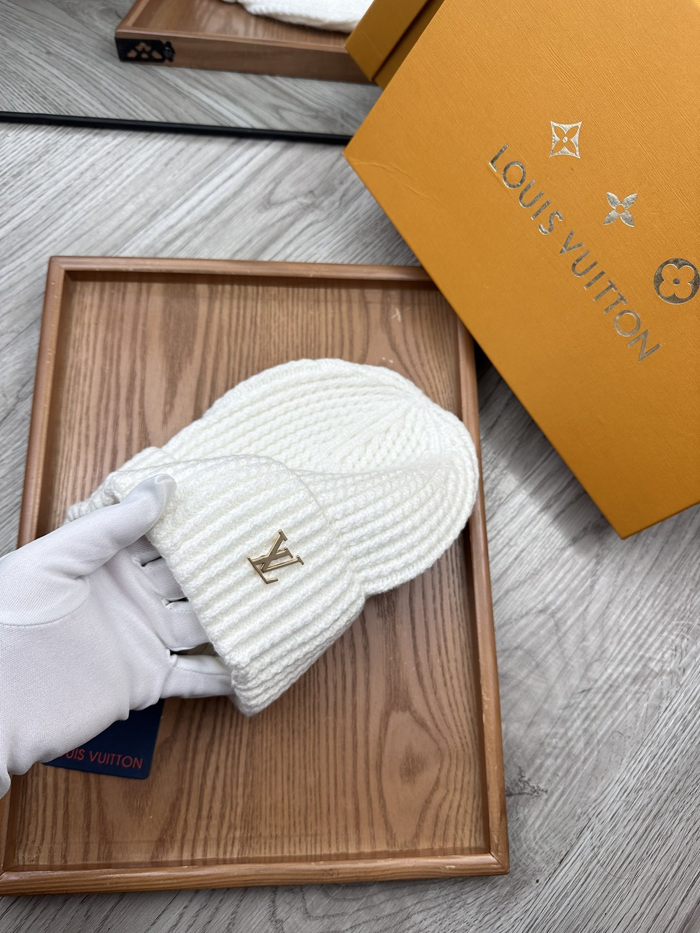 。L家。福利！！新款上架，特别实惠的一个系列帽子，面料：毛线。密度紧致！毛线针织面料手感舒适透气性好！款