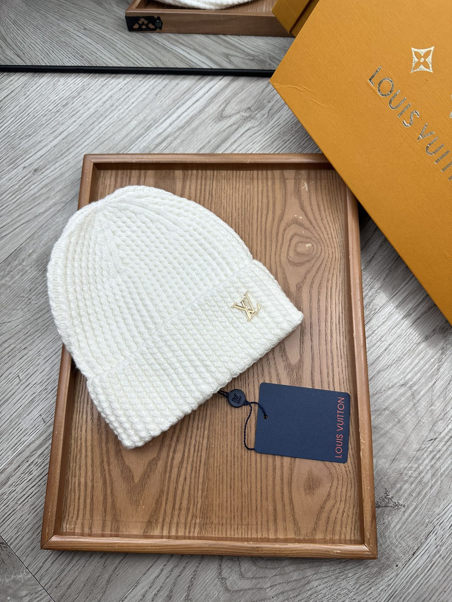 。L家。福利！！新款上架，特别实惠的一个系列帽子，面料：毛线。密度紧致！毛线针织面料手感舒适透气性好！款