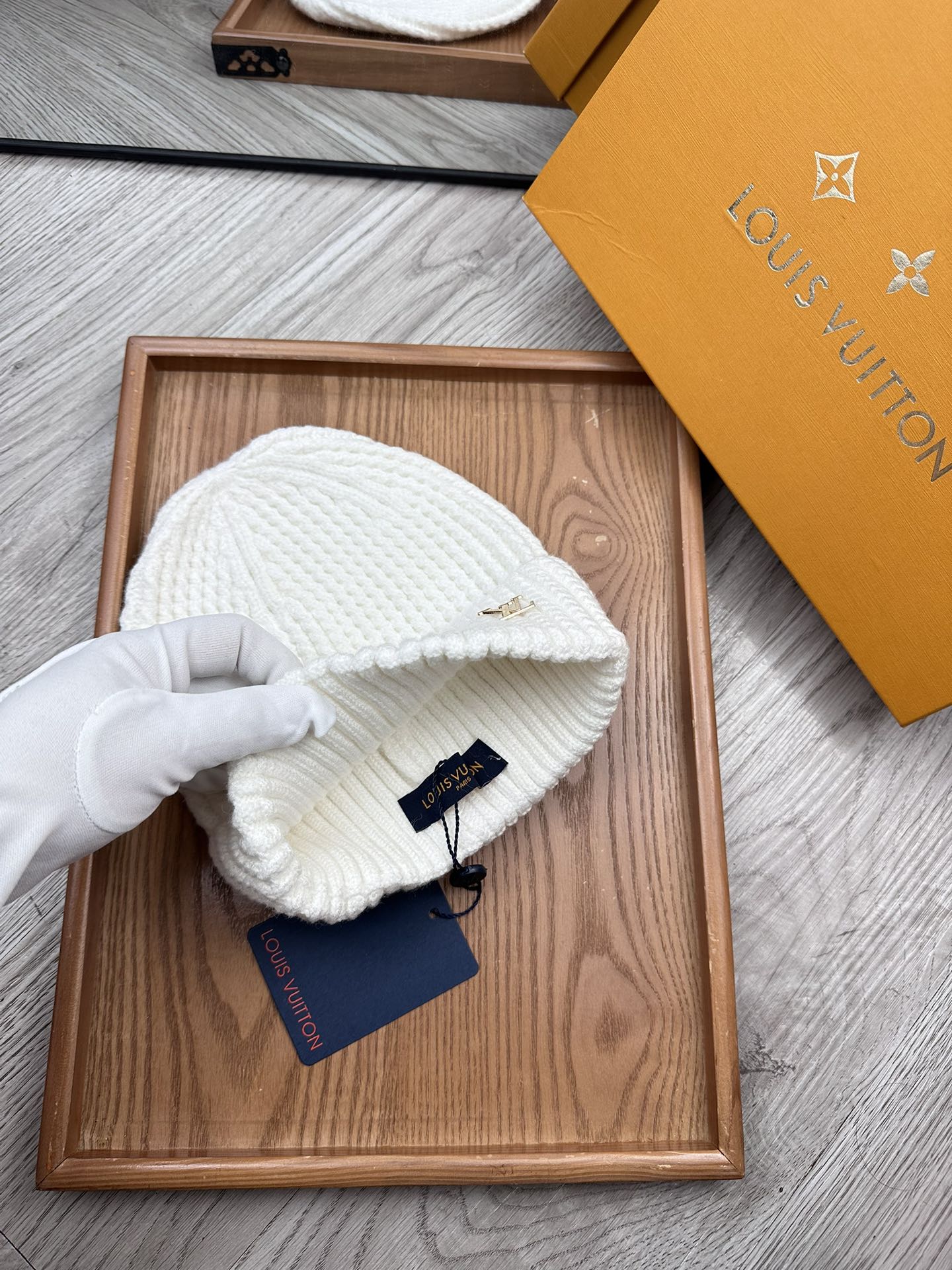 。L家。福利！！新款上架，特别实惠的一个系列帽子，面料：毛线。密度紧致！毛线针织面料手感舒适透气性好！款