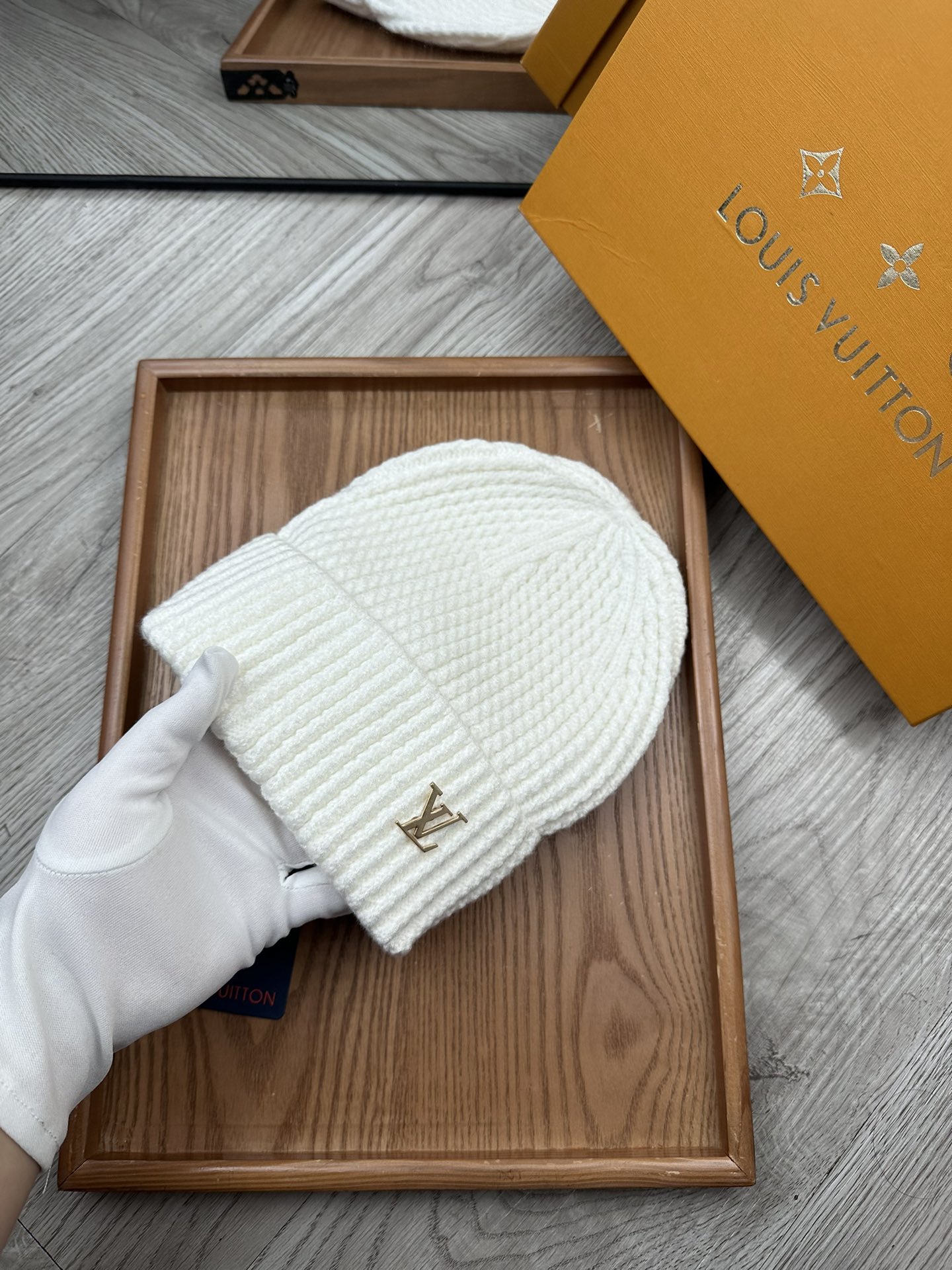 。L家。福利！！新款上架，特别实惠的一个系列帽子，面料：毛线。密度紧致！毛线针织面料手感舒适透气性好！款